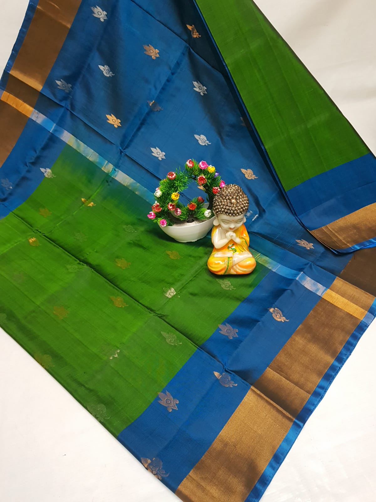 Uzzra | Uppada Pattu Saree