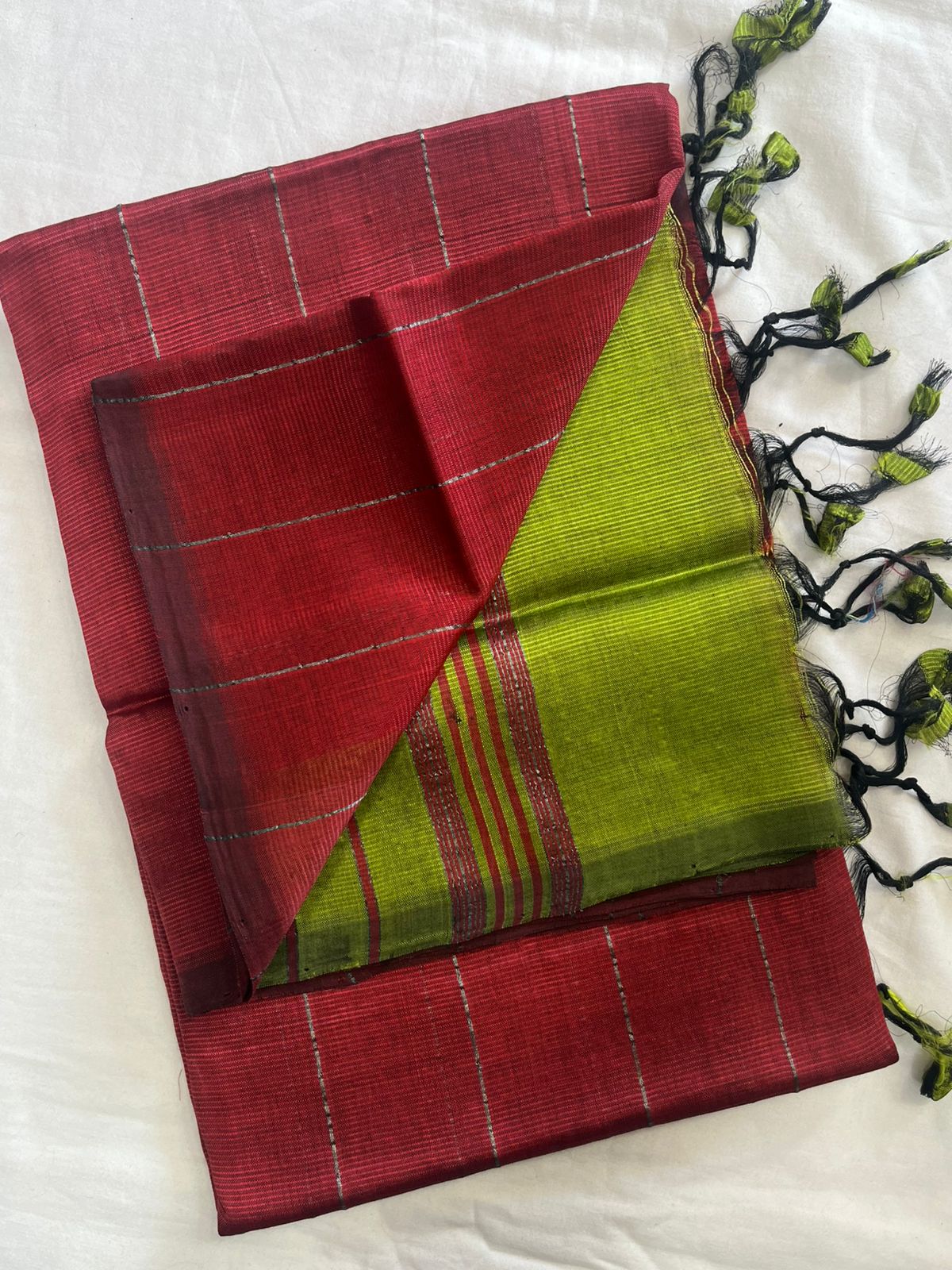 **Material **:- Mangalagiri handloom pattu by cotton
**Model **:- all-over zari lines model sarees
Contrast zari lines pallu & blouse