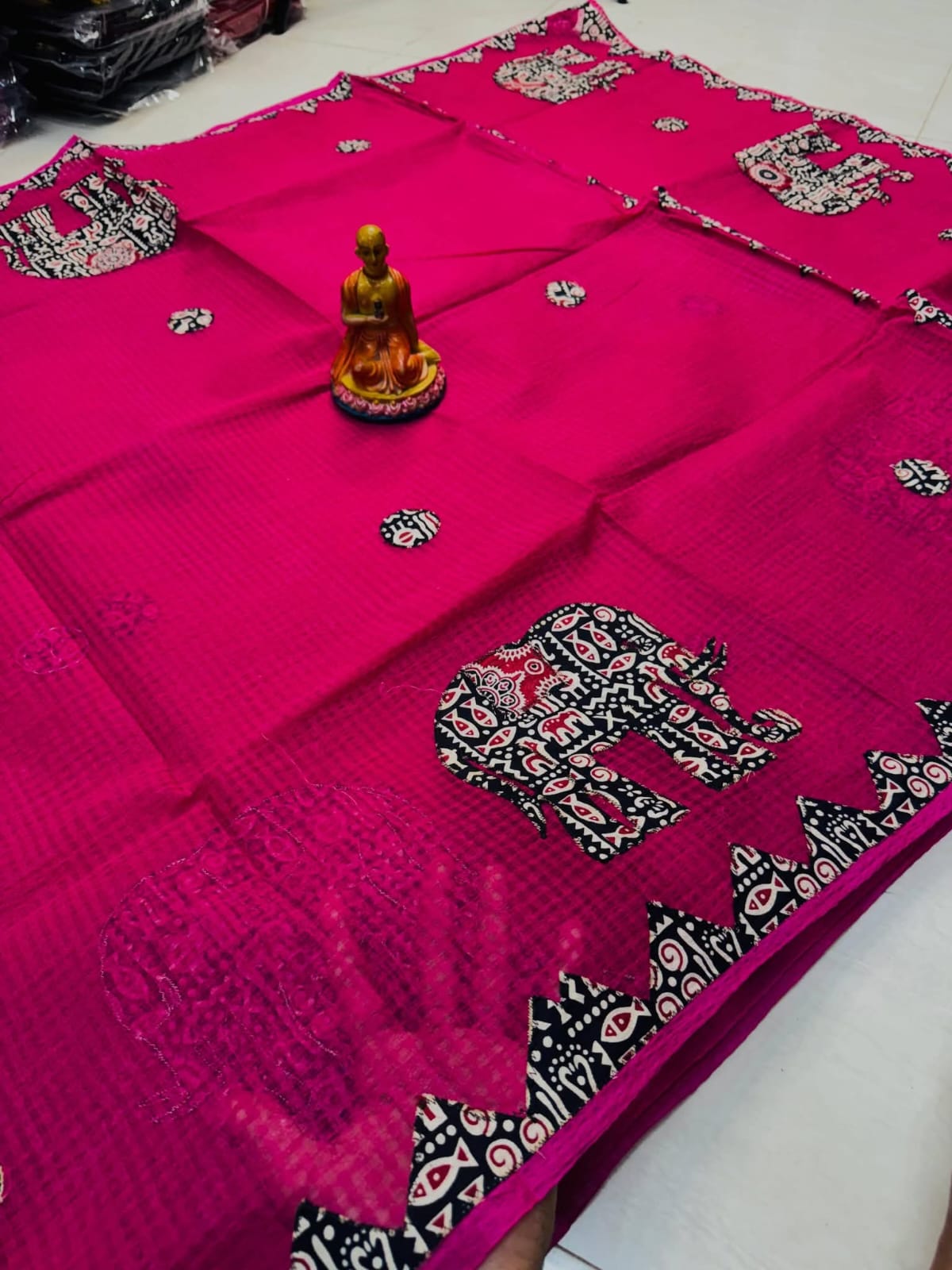 *Aplick work saree*
*No bp*
*Materials/ Resham Kota*
*All over Aplick work*