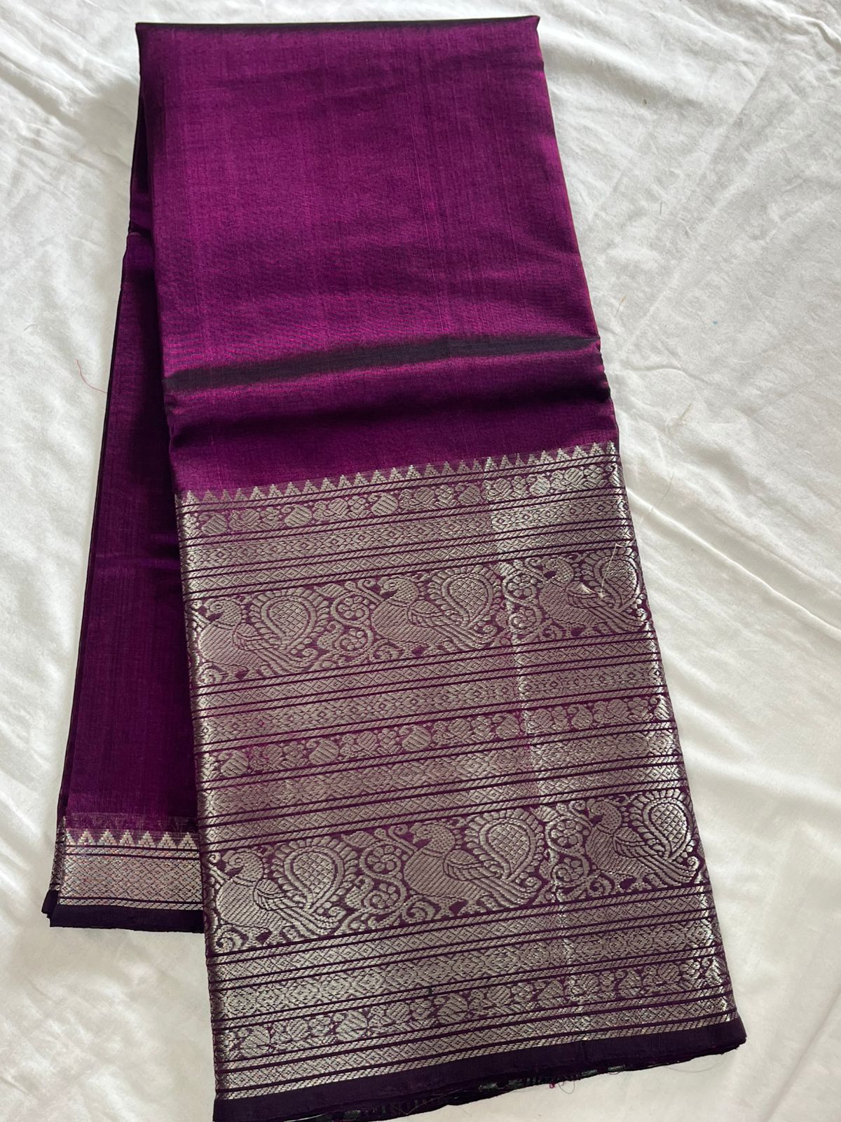 **Material **:- Mangalagiri handloom pattu by cotton (silk cotton)
**Mode **:- 400/50 big Kanchi border saree with all-over plain pattu and tick weavings sarees
Running zari lines pallu & plain blouse