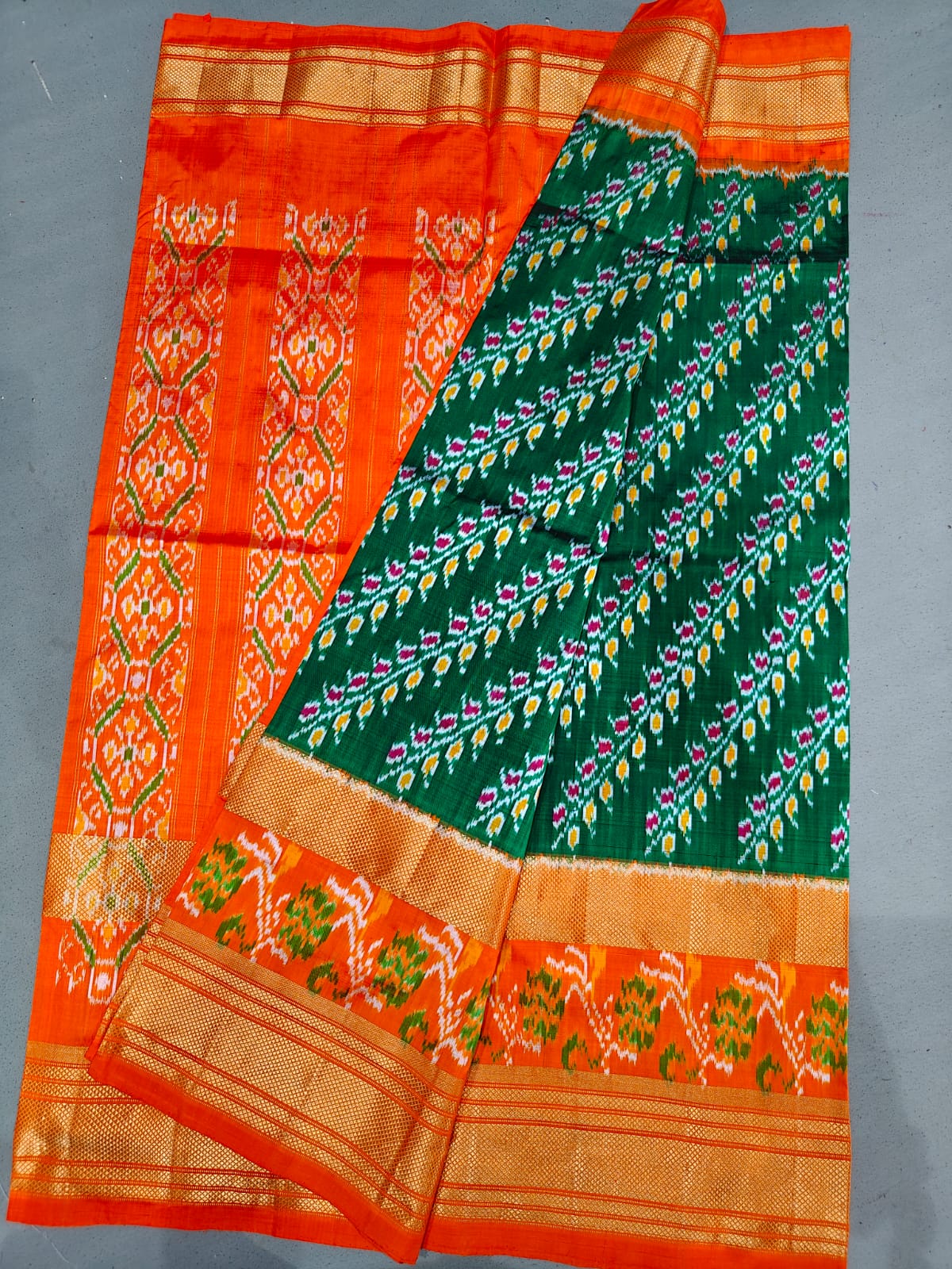 Latest and Exclusive
*IKKAT SILK SAREES*
👉🏻 *EXCLUSIVE SPL DESIGN SAREES**
Silk mark Certified
Double weaving
*Spl KADDI PET BORDER SAREES*