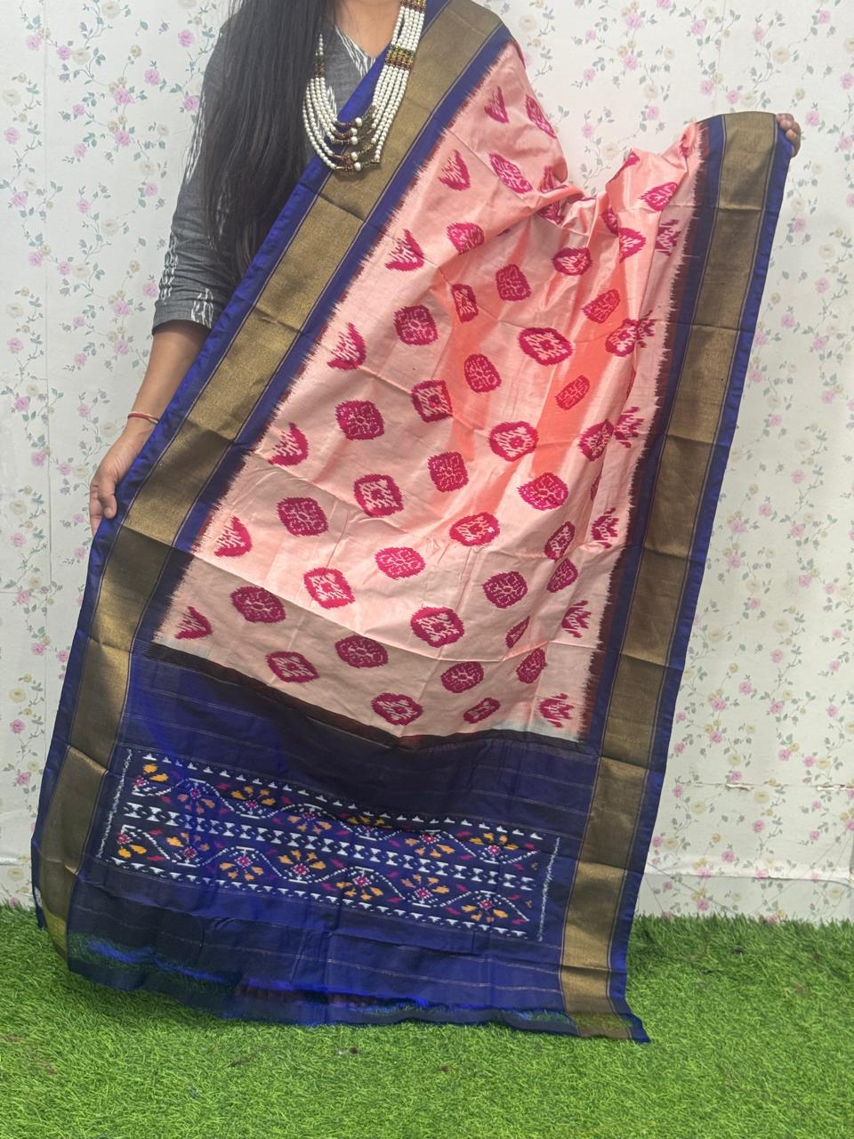 *IKKAT SILK DUPPATA*
*Length: 2.5 meters*
*Height: 36 inches*