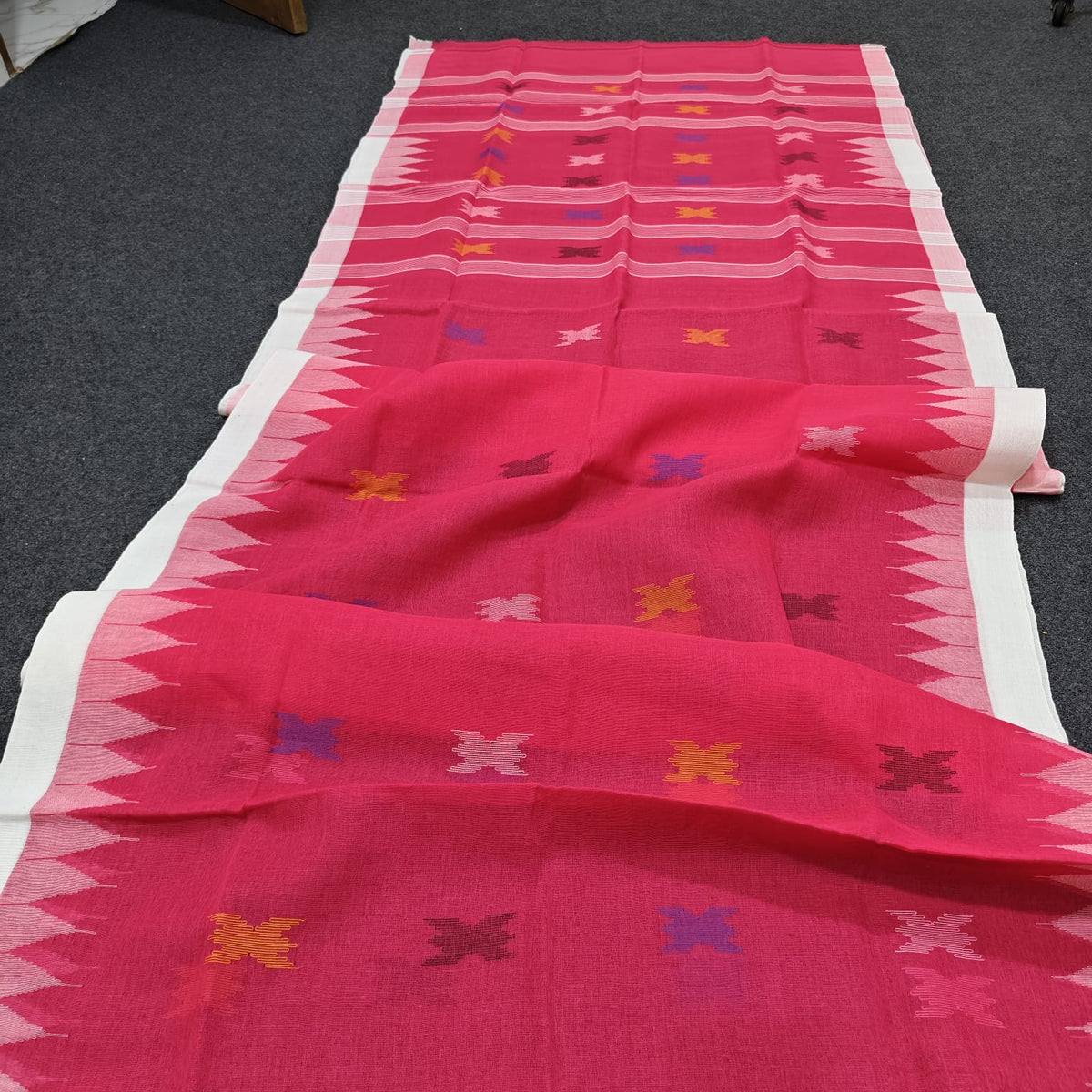 Authentic handloom
monipuri cotton saree
With bp