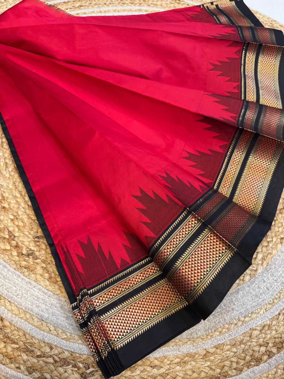 *Big Temple Border Ilkal*
Exclusive silk ilkal saree
Pure silk big temple border design superior quality ilkal saree
With contrast blouse
6.10mtrs length
Full body pure silk Border, pallu & blouse semi silk
