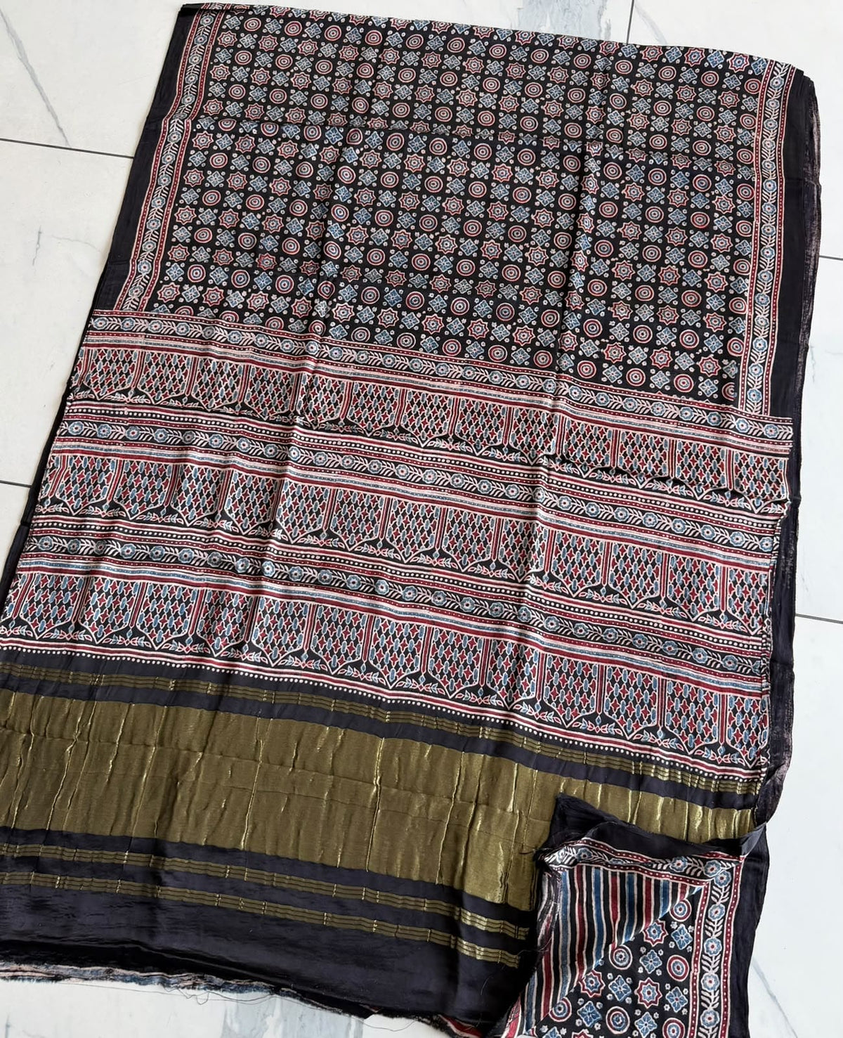 New Arrival Premium Modal Silk 2pc Suit
Top – Modal Silk (2.50 mtr)
Dupatta – Modal Silk (2.50 mtr)
Vanaspati Ajrakh
Kutch Ajrakh Elegant look | Premium Quality | Festive & Party Wear