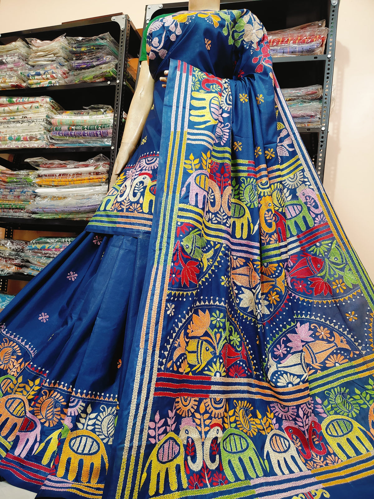 Traditional Shantiniketan hand Kanthastitch saree On
Belendend bangalore silk Material
With Kanthastitch Work Bp