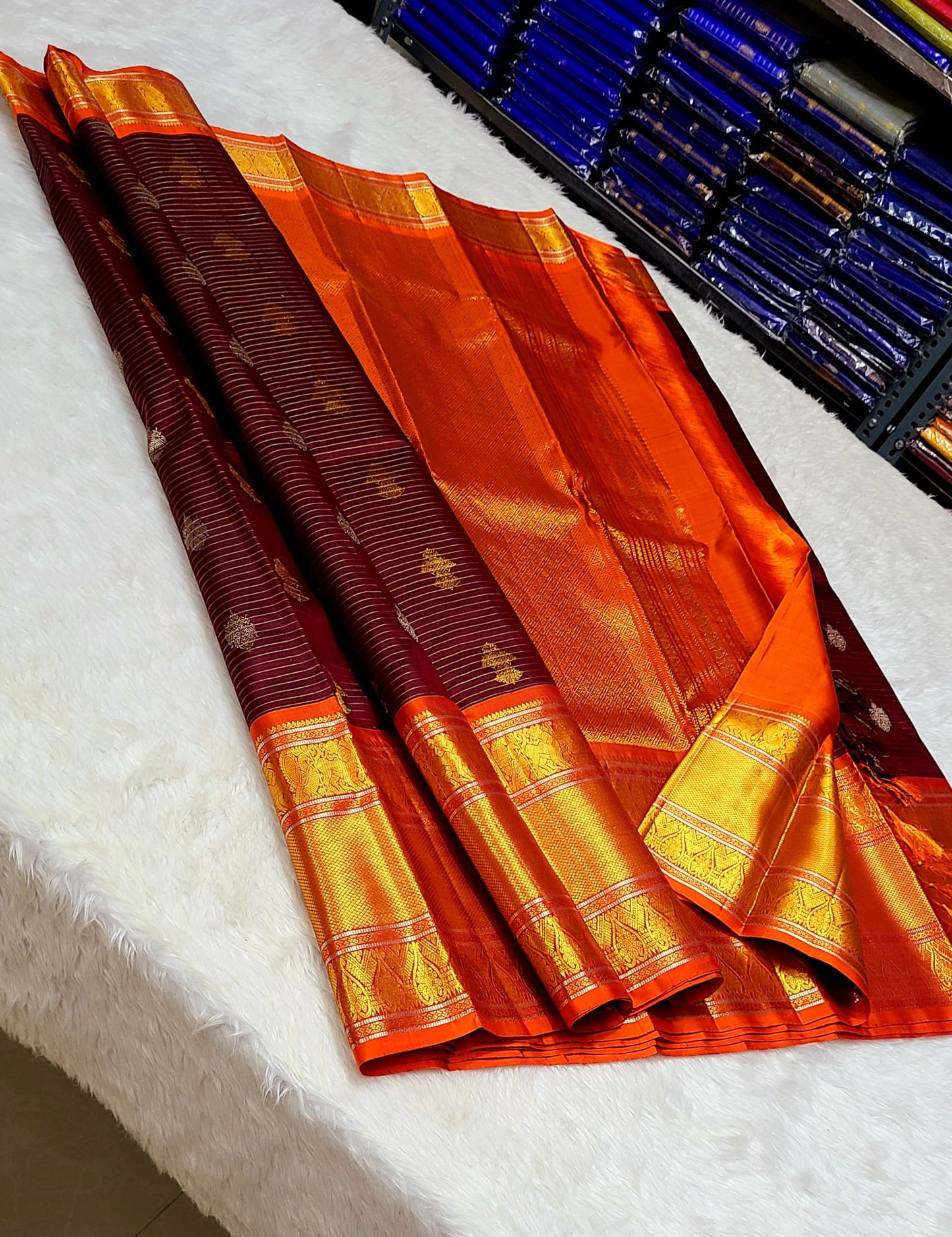 *100% PURE KANCHIPURAM HANDWOVEN VERY PREMIUM QUALITY 2G VAIRAOOSI PATTERN SILK SAREES*
*2 GRAM GOLD PURE ZARI WEAVING*
*SILK MARK CERTIFICATE ATTACHED*
VIDEO CALL SHOPPING AVAILABLE