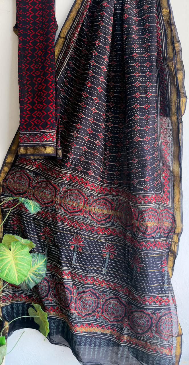 🍁Beautifully Crafted Maheshwari Silk Saree collection🍁
Specially Designed in Bagru jahota rapid dabu hand block print
100% Natural Dye
Fabric : Maheshwari Silk
Length : 5.5 Meters
Blouse Piece : 0.90 Meter