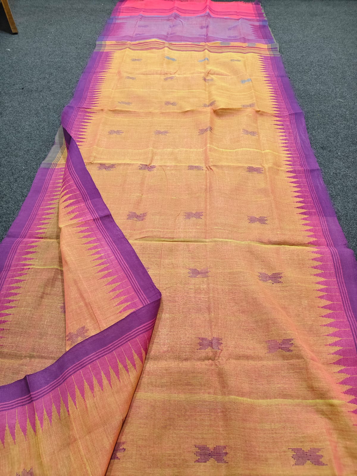 Authentic handloom
monipuri cotton saree
With bp