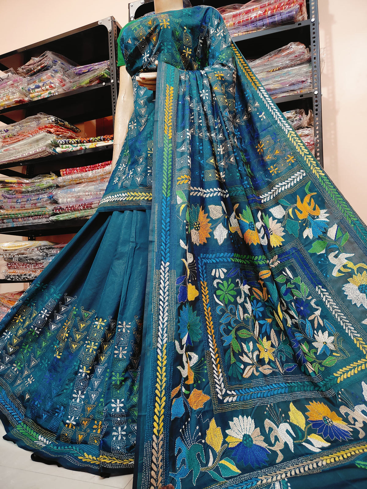 Traditional Shantiniketan hand Kanthastitch saree On
Belendend bangalore silk Material
With Kanthastitch Work Bp