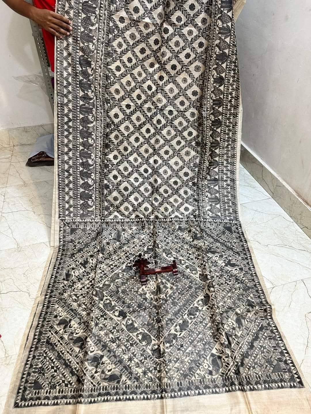 Fabric..Tussar by Ghicha with Beautiful All over Madhubani Hand paintingsilk sarees..
Premium quality and Fast delivery
Length 6.50 meter..Quality will be pure Handloom silk sarees..