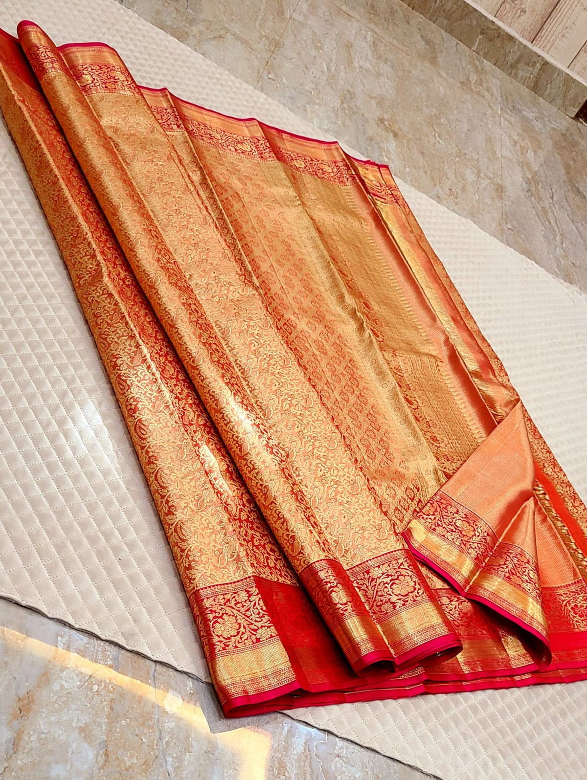 *100% PURE KANCHIPURAM HANDWOVEN PREMIUM QUALITY 2G TISSUE BRIDAL SILK SAREES*
*2 GRAM GOLD PURE ZARI WEAVING*
*SILK MARK CERTIFICATE ATTACHED*
Own manufacturing unit from kanchipuram
Video call shopping available