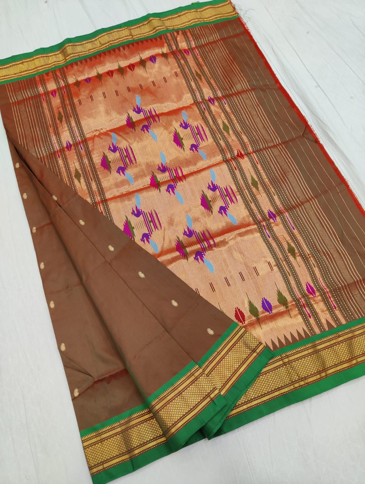 Pirlavi | Pure silk handloom Paithani Saree