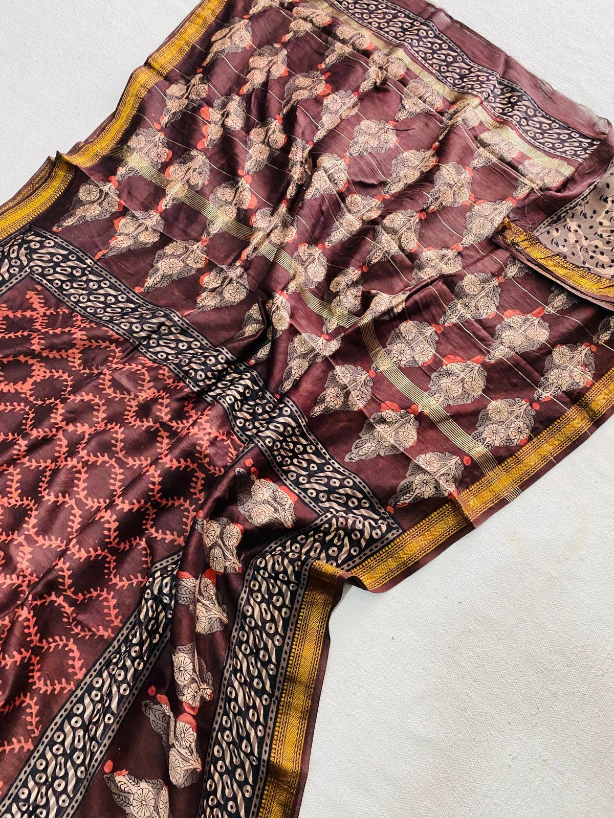 Let’s Wear #ethicallymade✅
🍁Beautifully Crafted Maheshwari Silk Saree collection🍁
Specially Designed in Bagru jahota rapid dabu hand block print
100% Natural Dye
Fabric : Maheshwari Silk
Length : 5.5 Meters
Blouse Piece : 0.90 Meter