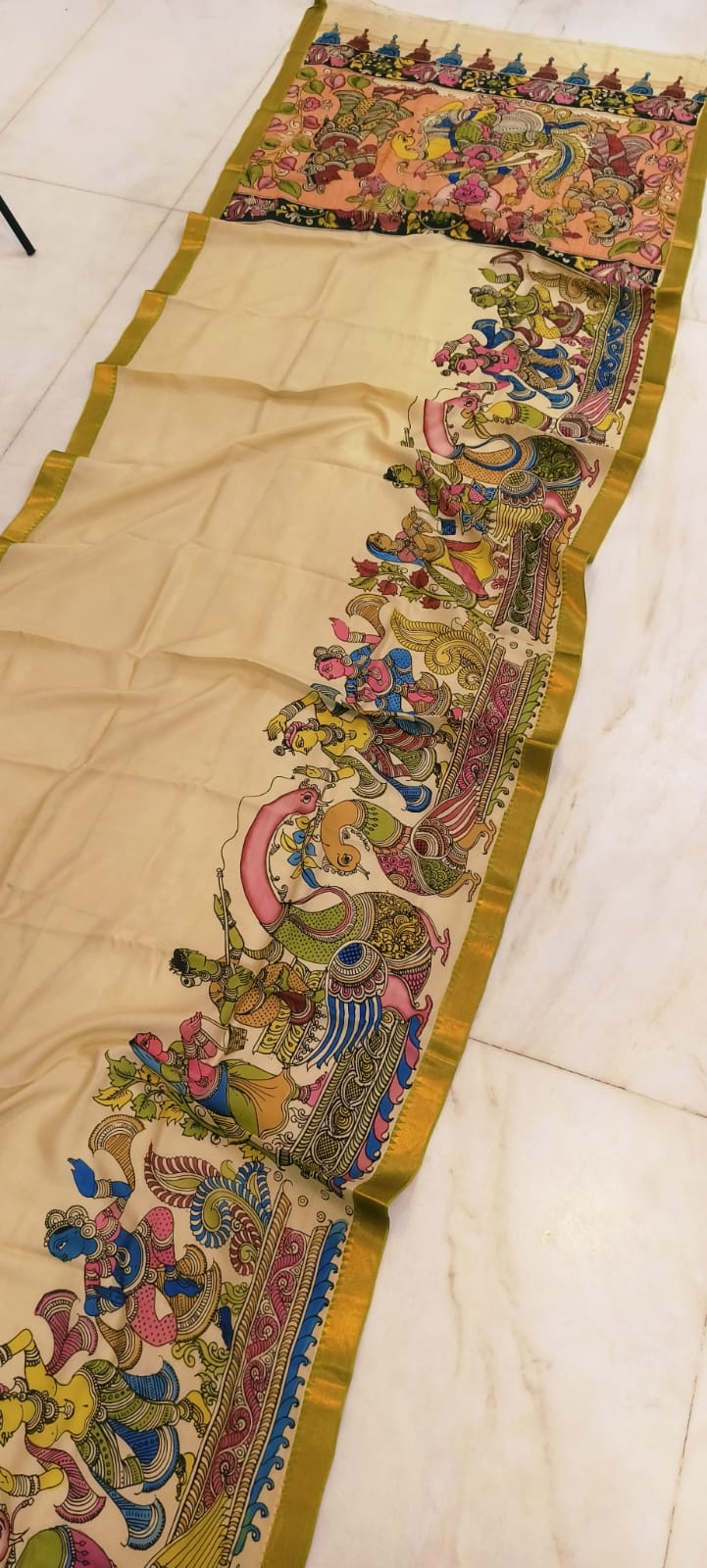 *Mangagiri silk sarees*
*Pen kalamkari sarees*
*Hand drawn hand painted sarees*
🌺🌺🌺🌺🌺🌺🌺
*Length 6.5 mtr*
*Width 44 inch*