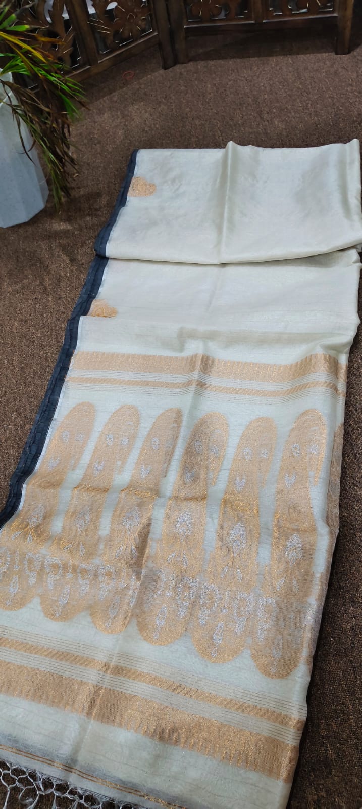 Tissu tussar jamdani
Pure gachi tussar
With bp