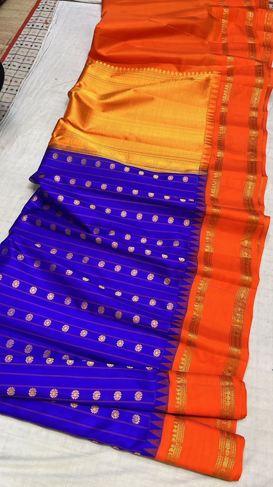 ✨✨Pure Gadwal Traditional Border Pattu Sarees with contrast blouse ✨✨