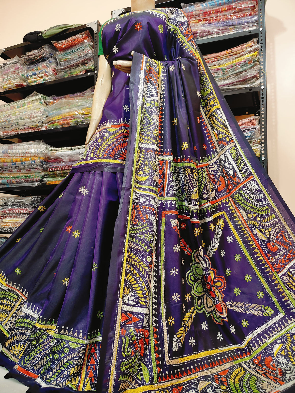 Traditional Shantiniketan hand Kanthastitch saree On
Belendend bangalore silk Material
With Kanthastitch Work Bp