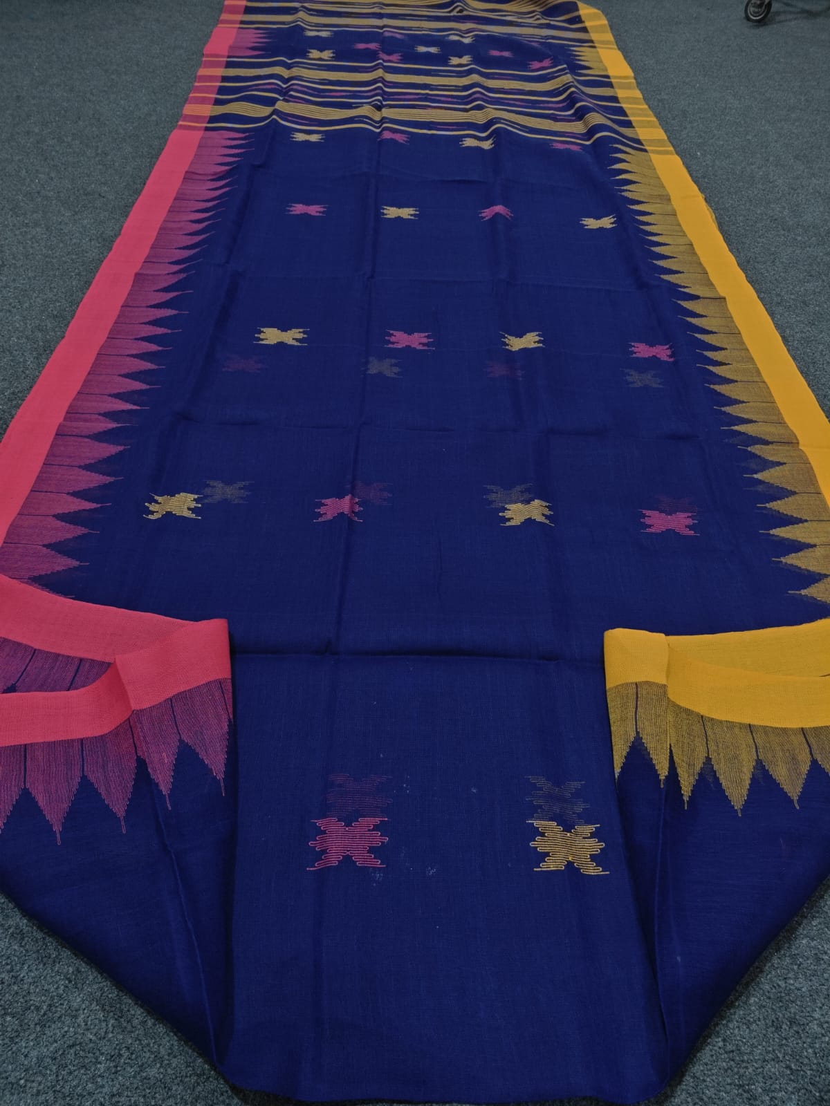 Authentic handloom
monipuri cotton saree
With bp