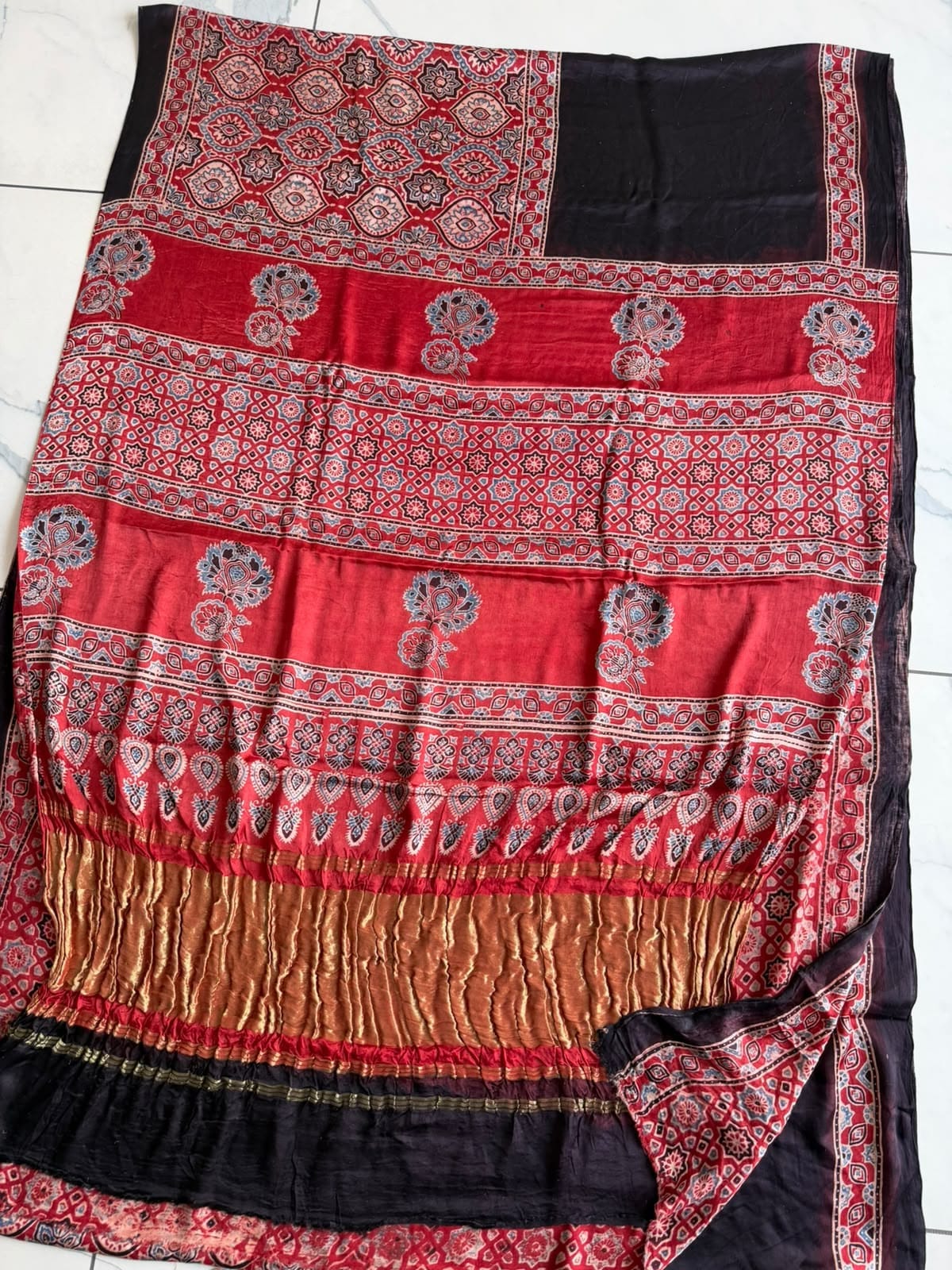 New Arrival Premium Modal Silk 2pc Suit
Top – Modal Silk (2.50 mtr)
Dupatta – Modal Silk (2.50 mtr)
Vanaspati Ajrakh
Kutch Ajrakh Elegant look | Premium Quality | Festive & Party Wear