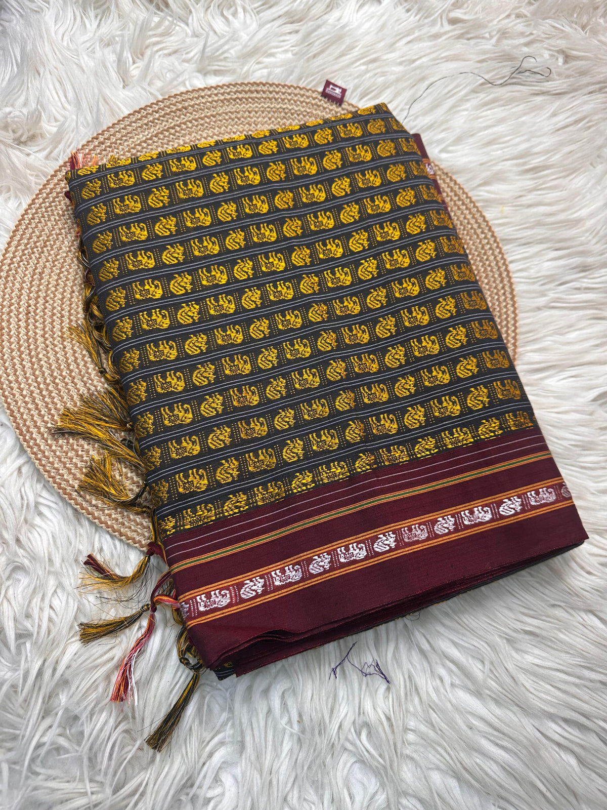 Iniyan | Khun Saree