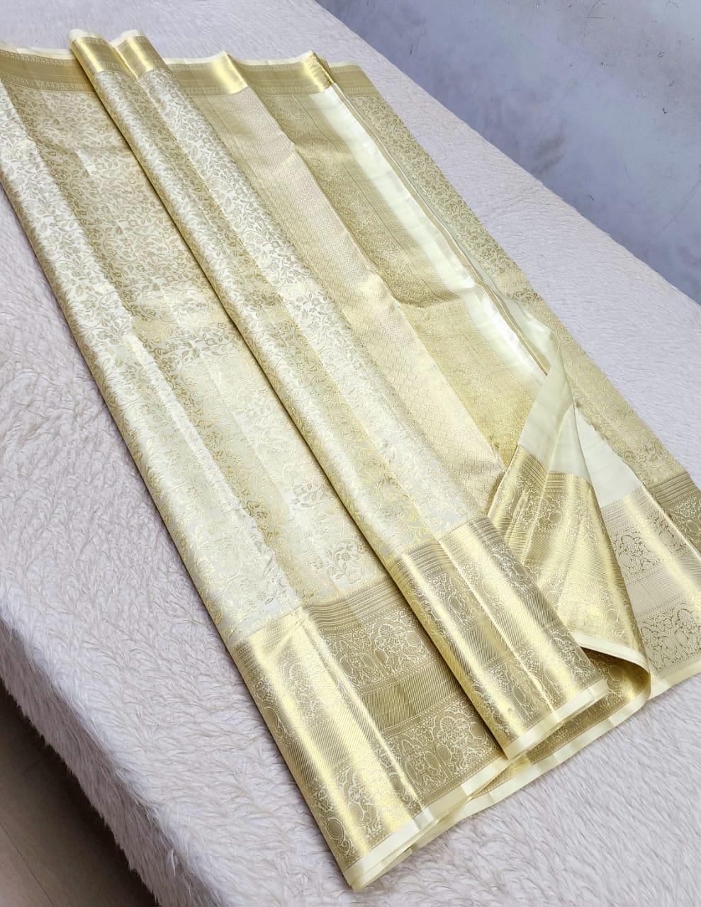 *100% PURE KANCHIPURAM HANDWOVEN PREMIUM QUALITY 2G BRIDAL SILK SAREES*
*2 GRAM GOLD PURE ZARI WEAVING*
*SILK MARK CERTIFICATE ATTACHED*
CREAM COLOUR EXCLUSIVE SILK SAREES WEAVING