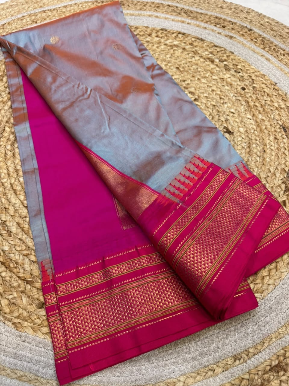 *All New Colours*
*Exclusive silk ilkal saree*
*Pure silk korvai temple border* with *body butta* design superior quality ilkal saree & contrast blouse
6.10mtrs length
Full body pure silk
Border, pallu & blouse semi silk