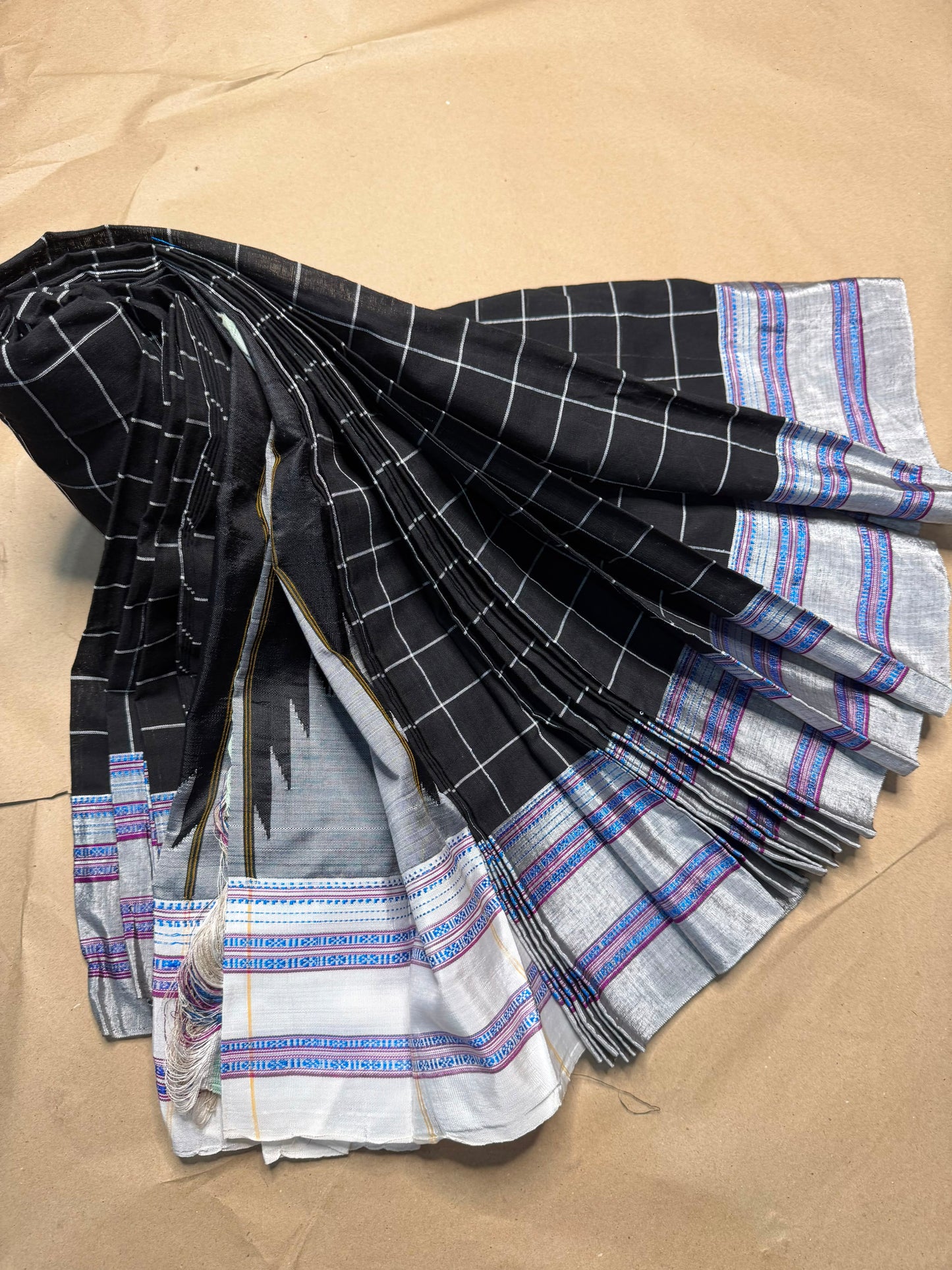 Material - viscos by cotton with Cotton By Cottan
Border - *Gayatri And Chikki Big border
Saree Name -ilkal special Gayatri saree
Pallu -*silk pallu*
Blouse -running
Handloom - *Hand Loom*
Saree length- 7.2