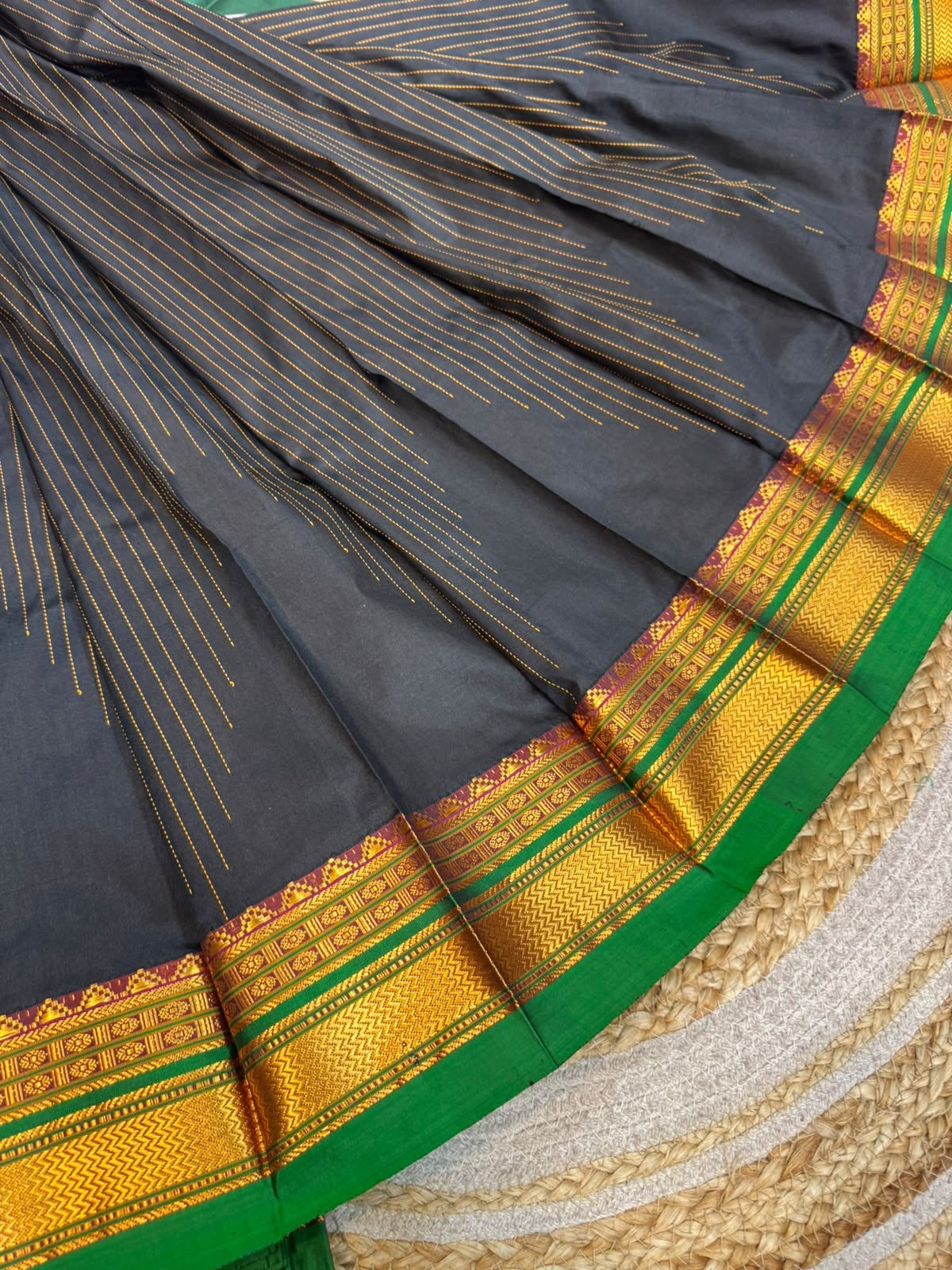 *Ilkal saree with silk mark approved*
*Pure silk chukki Faras border* superior quality
Body small checks design popularly known as *Chaduranga Chukki* & *Zari lines* ilkal saree
With running blouse saree
*Price - 16500