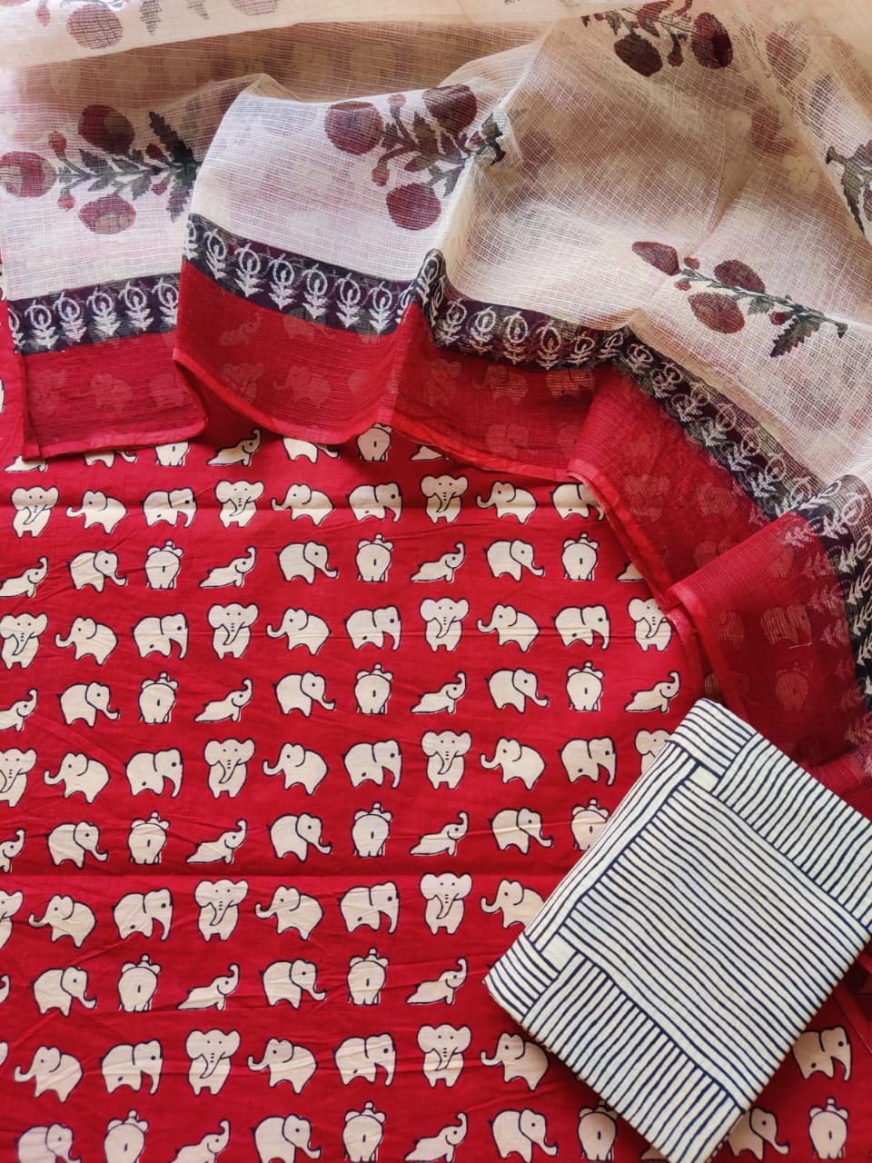 Block printed cotton suit with kota doriya duppta
Top @ bottom *cotton*
Duptta *kota doriya*