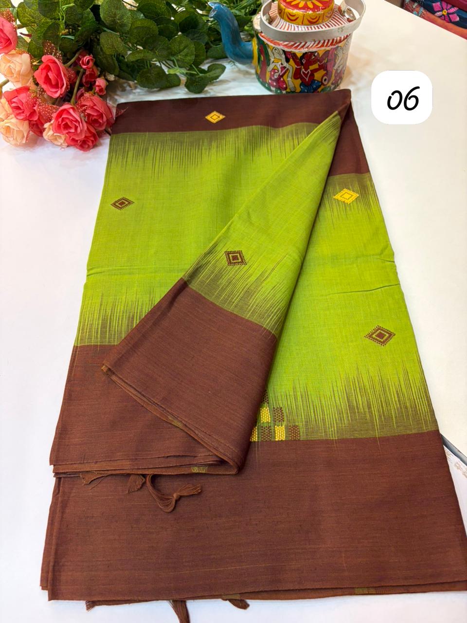 Handwoven pure Dhonekhali cotton ( 100 count cotton Dhonekhali saree)
Without BP(5.5 mtr)