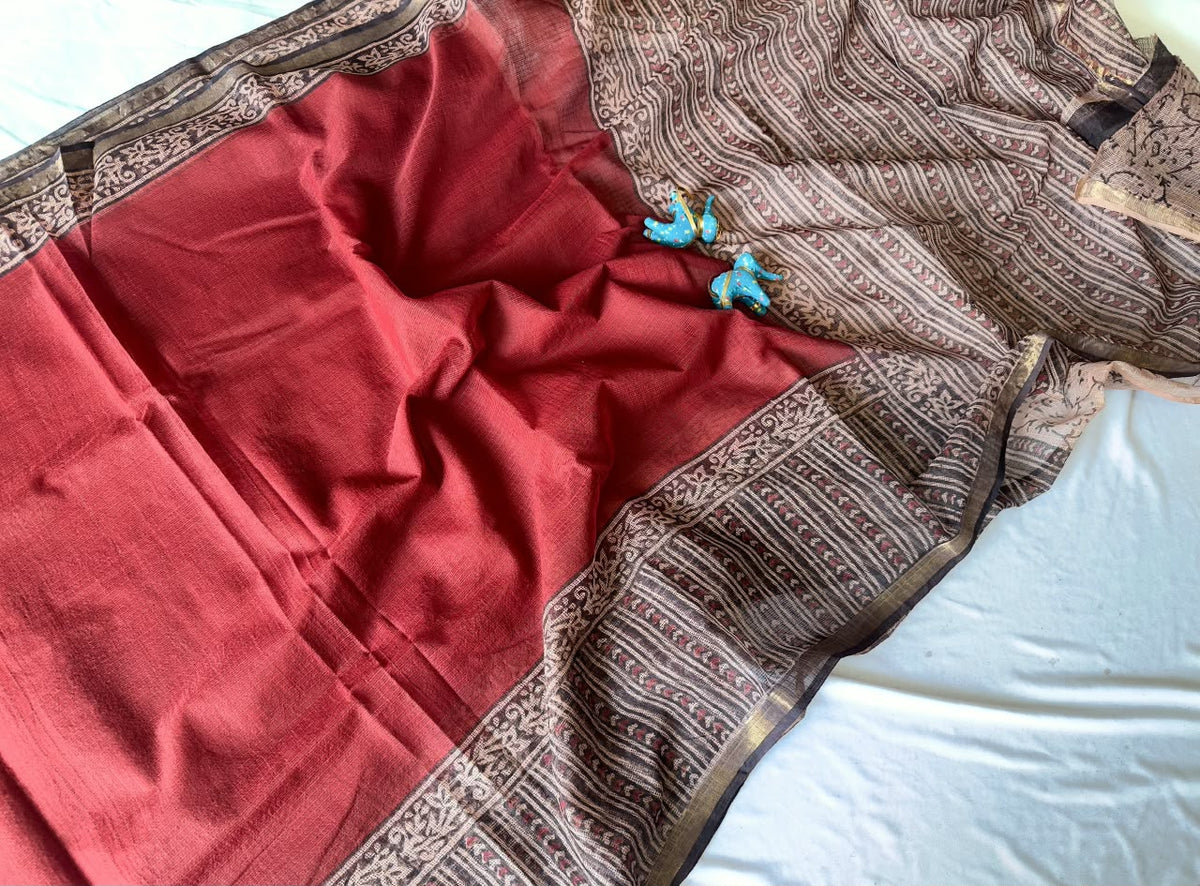 Summer special collection
Vanaspati ajark print
🥻🥻🥻🥻🥻🥻
Kota saree new collection of Bagru print
New collection Saree Kota Doriya .
Hand made
Block print , Dabu print , Bagru print , vaspati print, ajark prijt
Saree length 5.5 mtr
Blouse. 80cm
Hand block printed