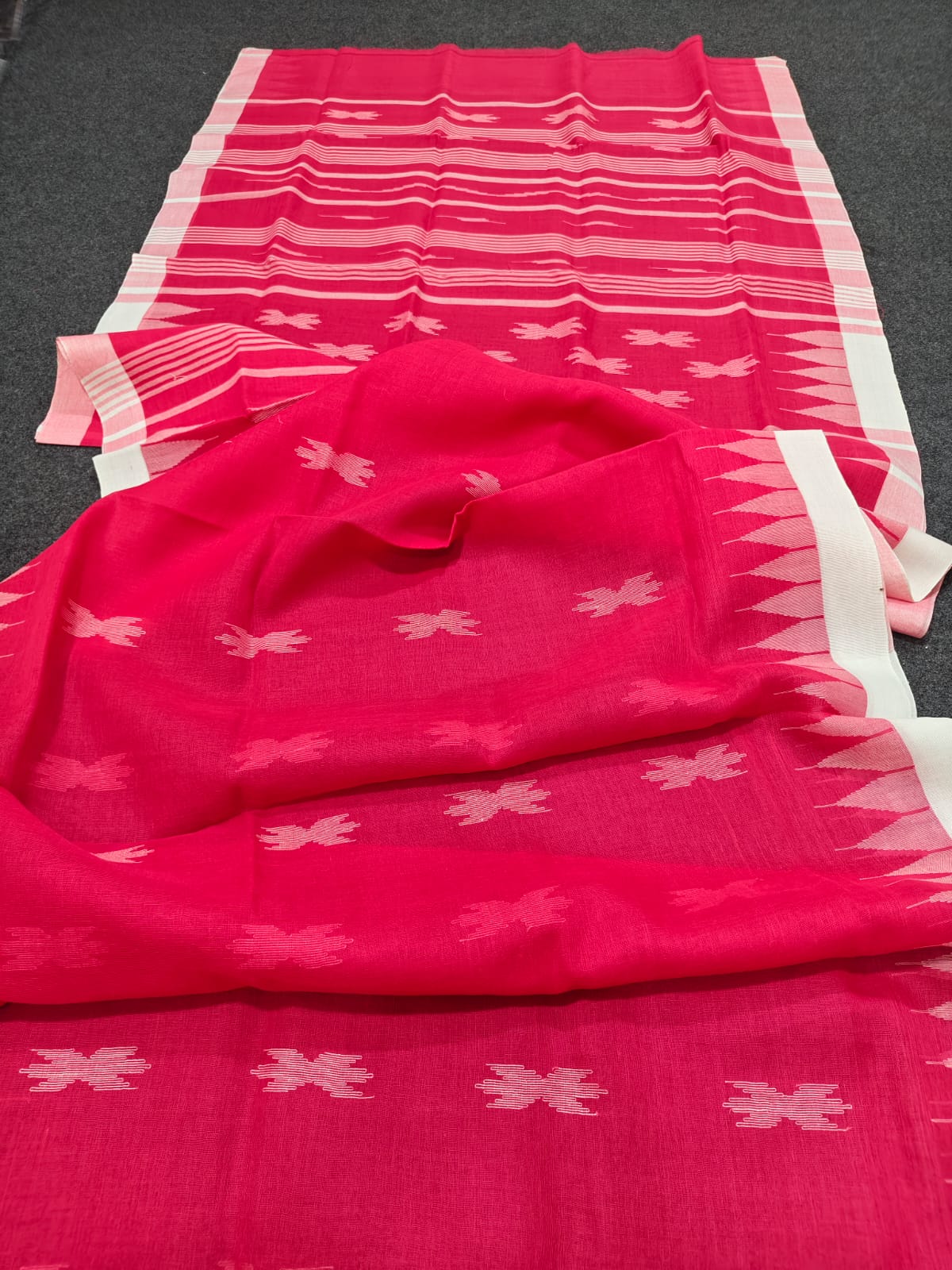 Authentic handloom
monipuri cotton saree
With bp