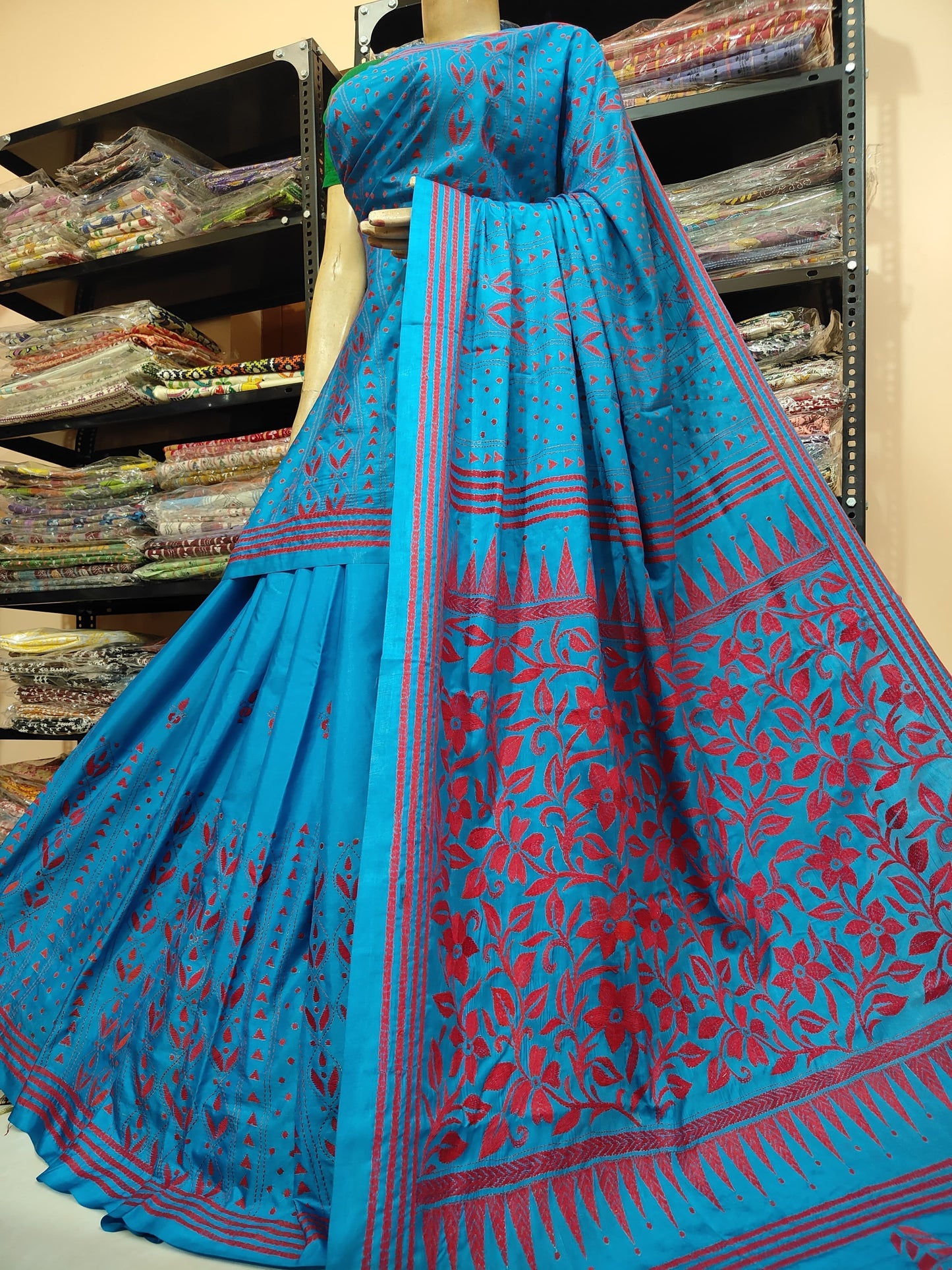 Traditional Shantiniketan hand Kanthastitch saree On
Belendend bangalore silk Material
With Kanthastitch Work Bp