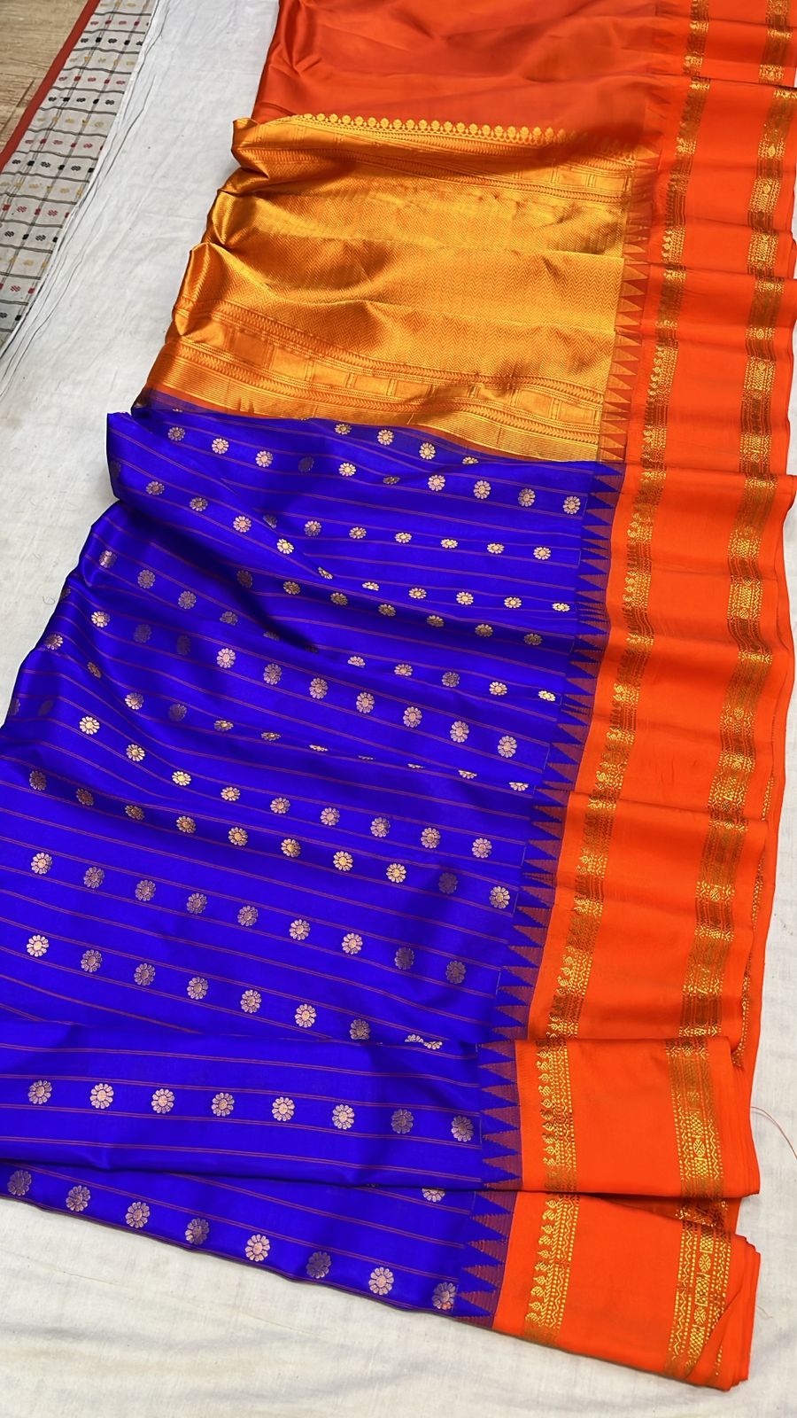 ✨✨Pure Gadwal Traditional Border Pattu Sarees with contrast blouse ✨✨