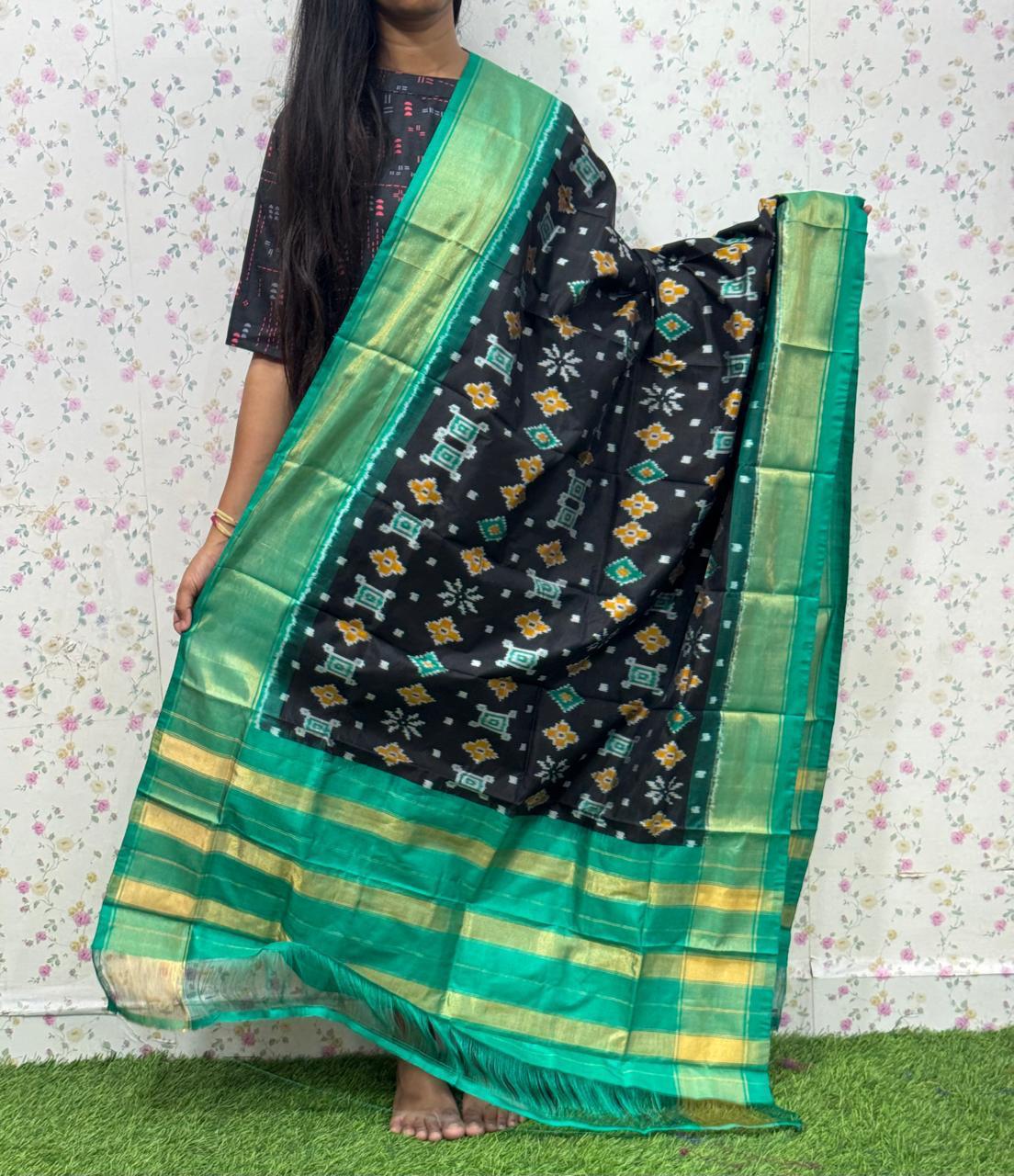 *IKKAT SILK DUPPATA*
*Length: 2.5 meters*
*Height: 36 inches*
