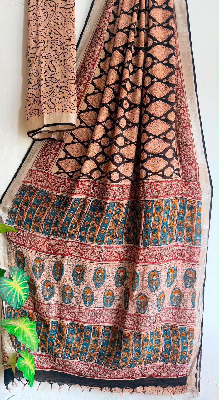 👌🏻Linen collection 👌🏻
.... *Hand* block printed linen saree with blouse.....
Size 6.5 with blouse
Natural dye n colour
Pure hand ( without screen print )