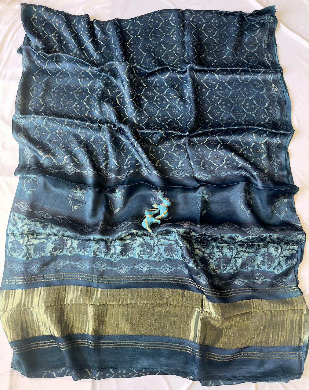 Expo quality *Pure 100% LAGDI PATTA MODAL Gajji Silk Saree*
Bagru handblock print
Ajrakh print & Rapid print
Print detail's
*Ayurveda Redefined Anar chilka*
*Nashpal dye Ajrakh print*
*Hand Block & dabu print*
Use only natural
(Pomegranate peel)
With beautiful printed blouse
Saree length:- 6.5m with blouse 👚
Premium quality