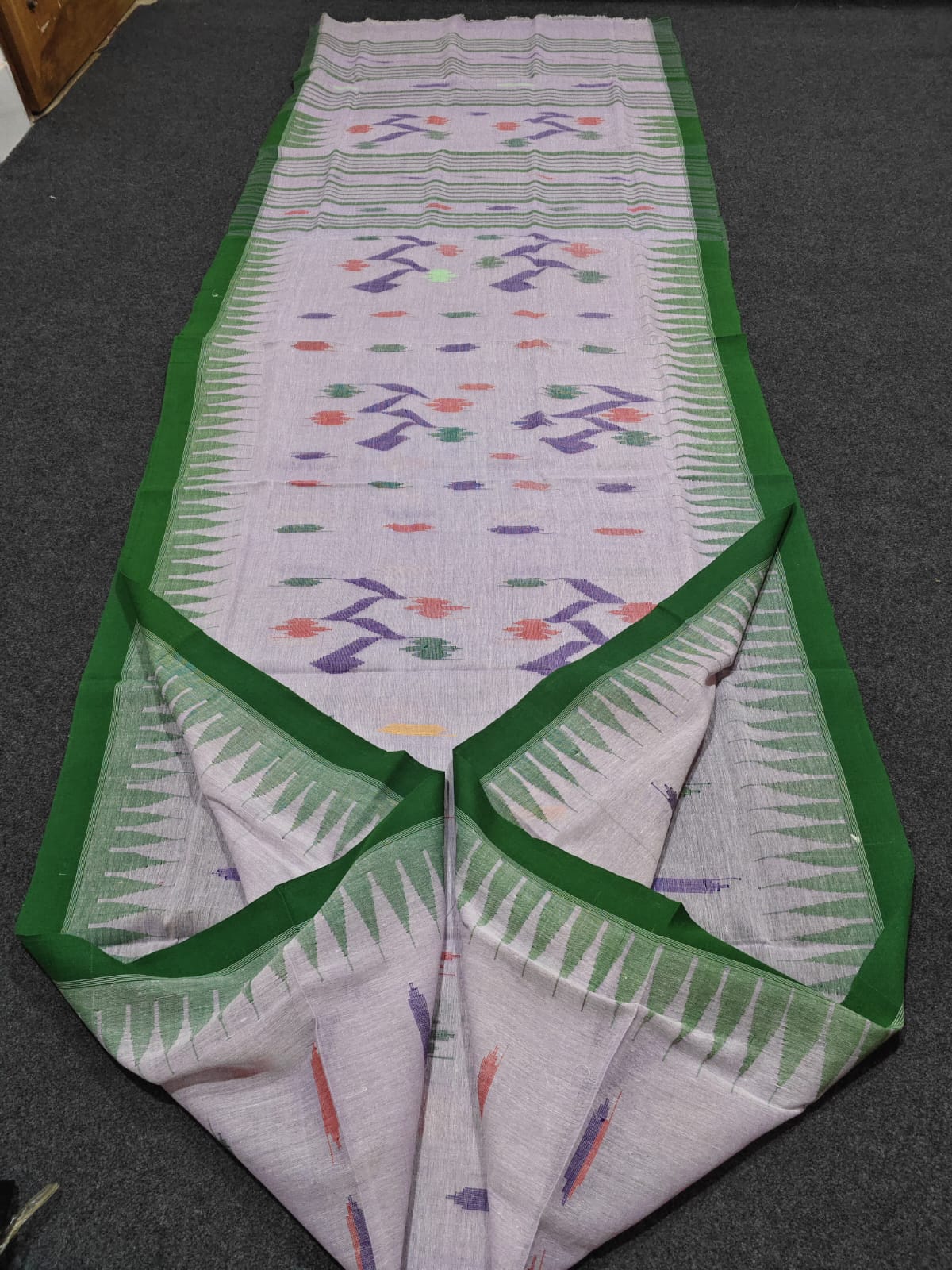 Authentic handloom
monipuri cotton saree
With bp