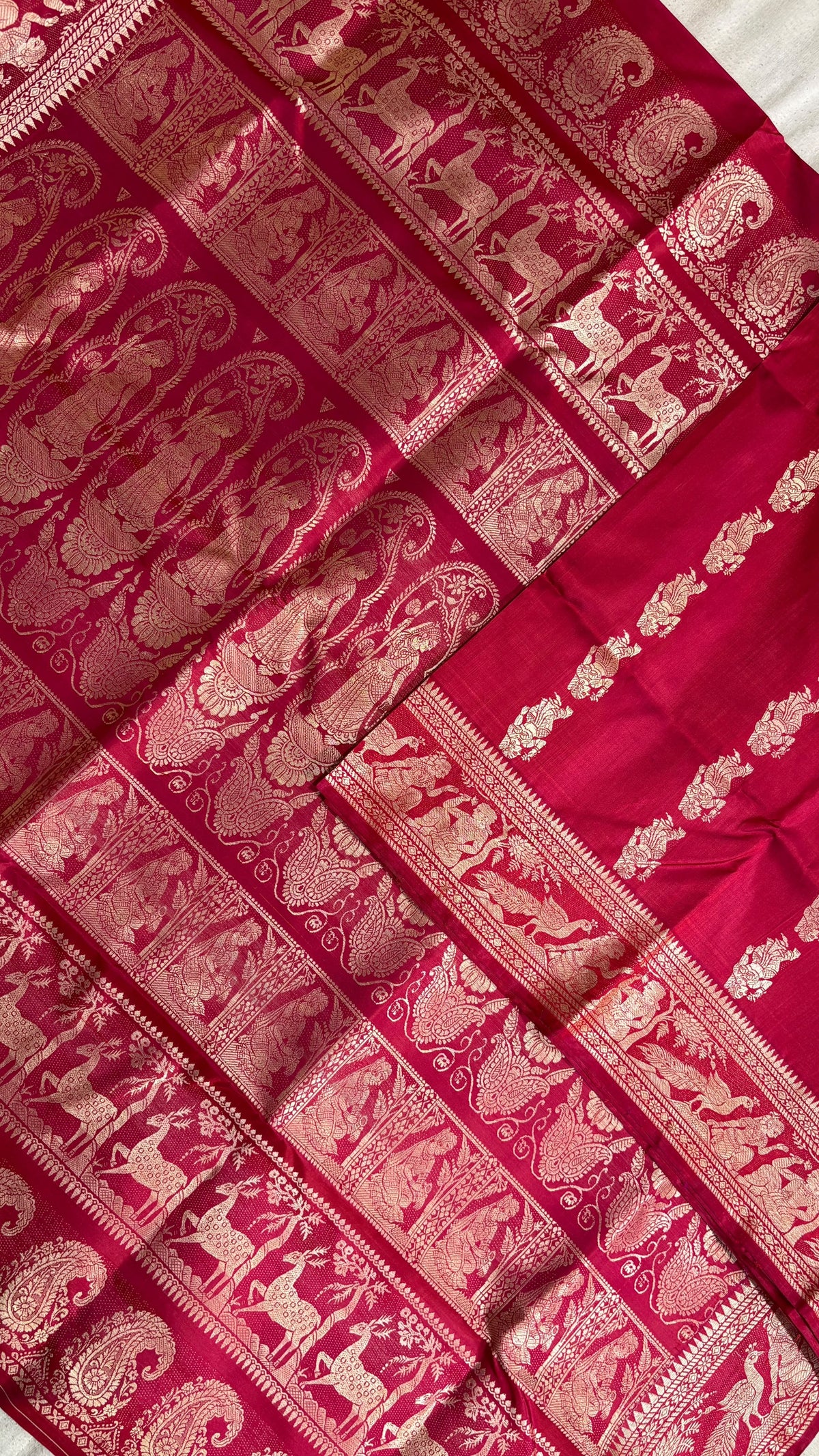 Baluchari sarees.
Material silk with bp.
With silkmark.
