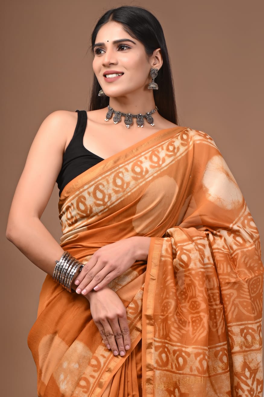 Chanderi silk sarees traditional collection
Hand block printed chanderi silk Sarees with blouse
Natural dye n color
Super quality:,fine fabric:,
Size- 6.5