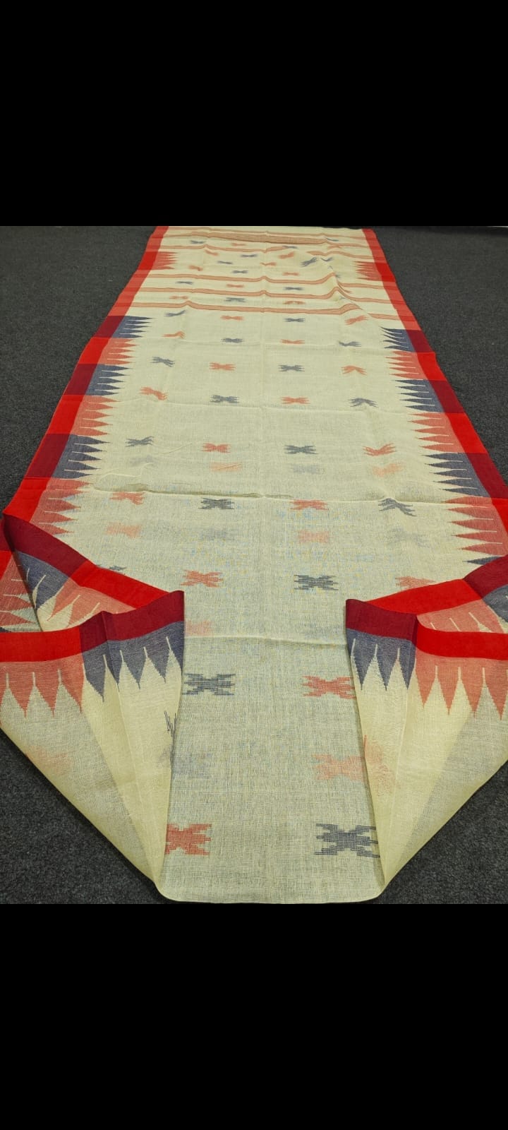 Authentic handloom
monipuri cotton saree
With bp