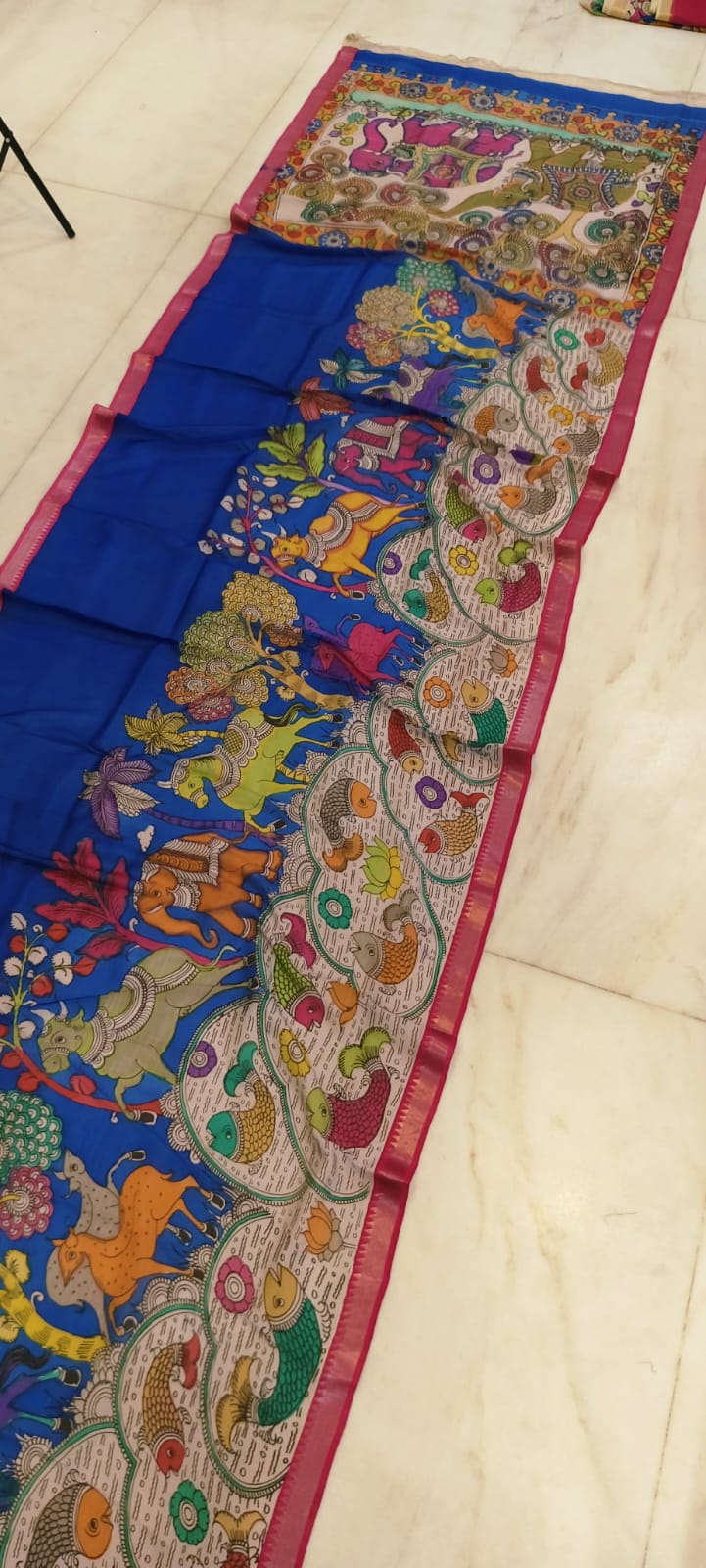 *Mangagiri silk sarees*
*Pen kalamkari sarees*
*Hand drawn hand painted sarees*
🌺🌺🌺🌺🌺🌺🌺
*Length 6.5 mtr*
*Width 44 inch*
