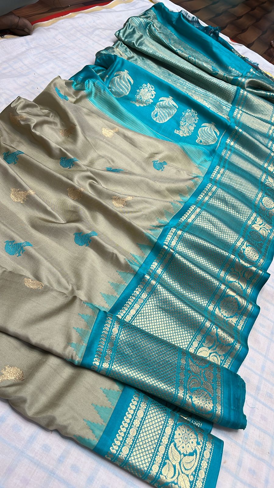✨✨Pure Gadwal Traditional Kuttu
Kanchi Big Border Pattu Sarees ✨✨