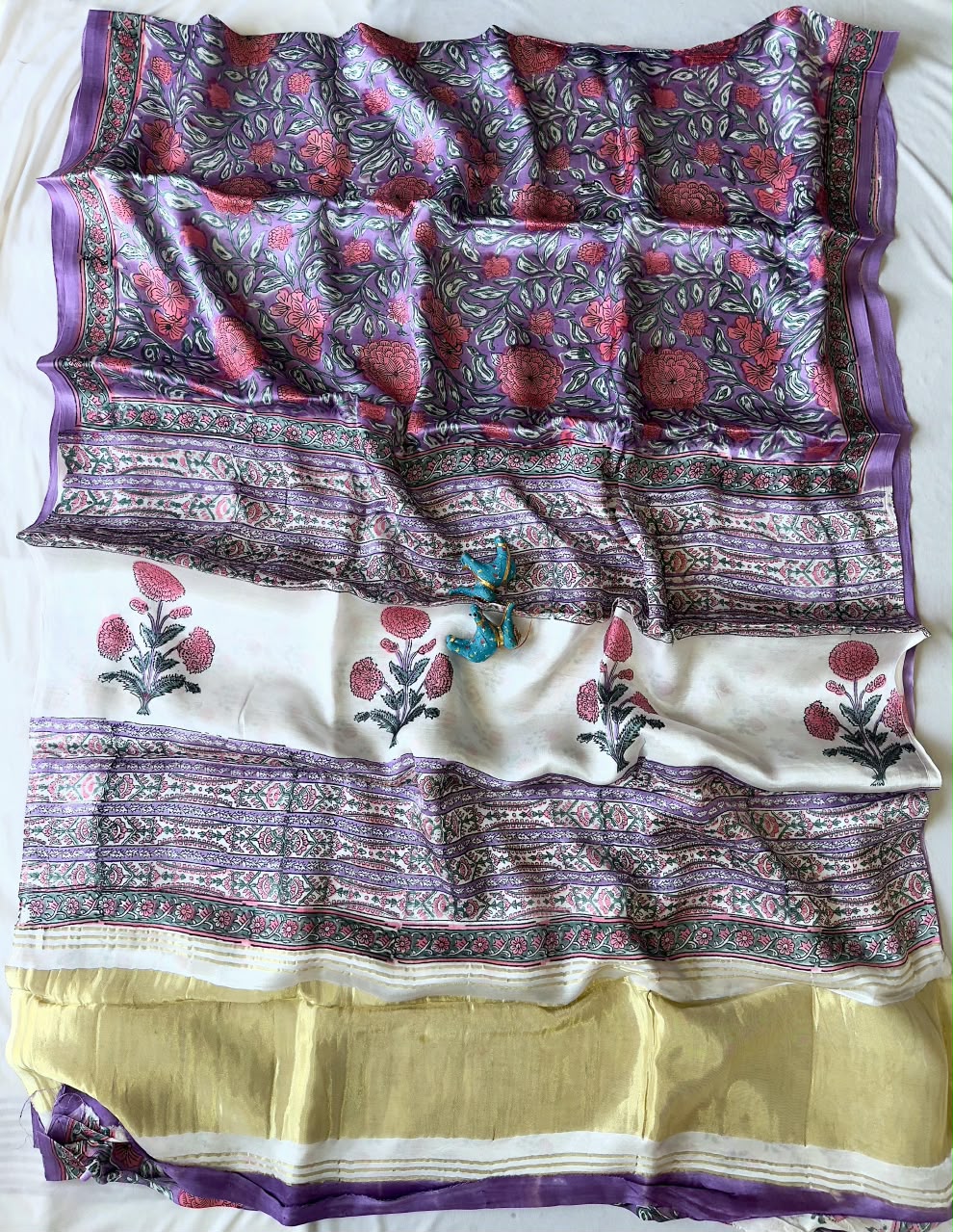 Expo quality *Pure 100% LAGDI PATTA MODAL Gajji Silk Saree*
Bagru handblock print
Ajrakh print & Rapid print
Print detail's
*Ayurveda Redefined Anar chilka*
*Nashpal dye Ajrakh print*
*Hand Block & dabu print*
Use only natural
(Pomegranate peel)
With beautiful printed blouse
Saree length:- 6.5m with blouse 👚
Premium quality