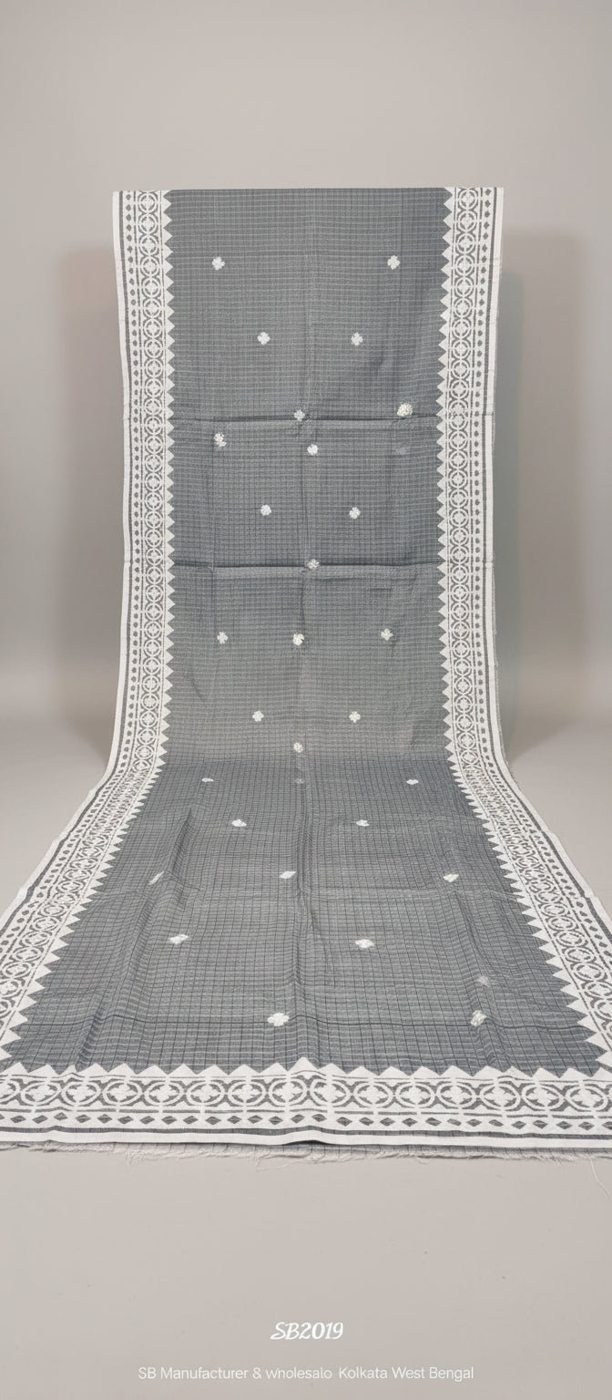 Gray saree with white applique