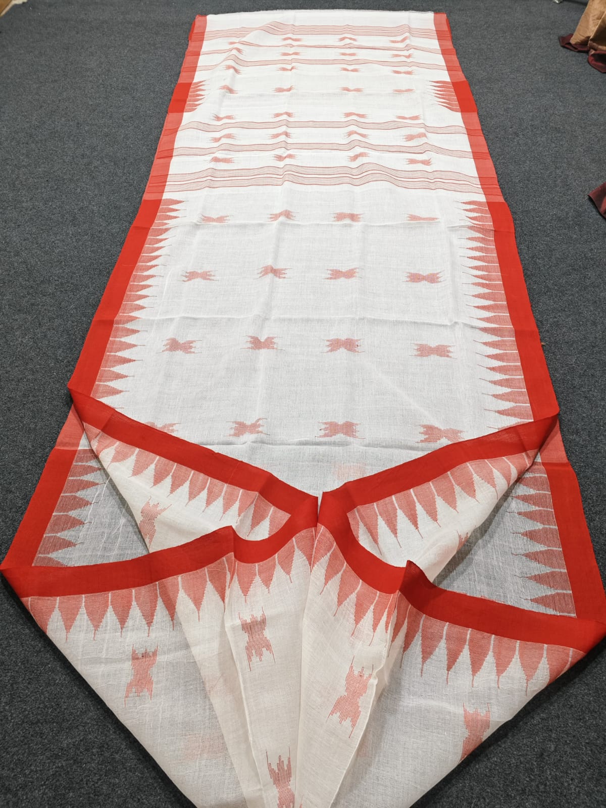 Authentic handloom
monipuri cotton saree
With bp