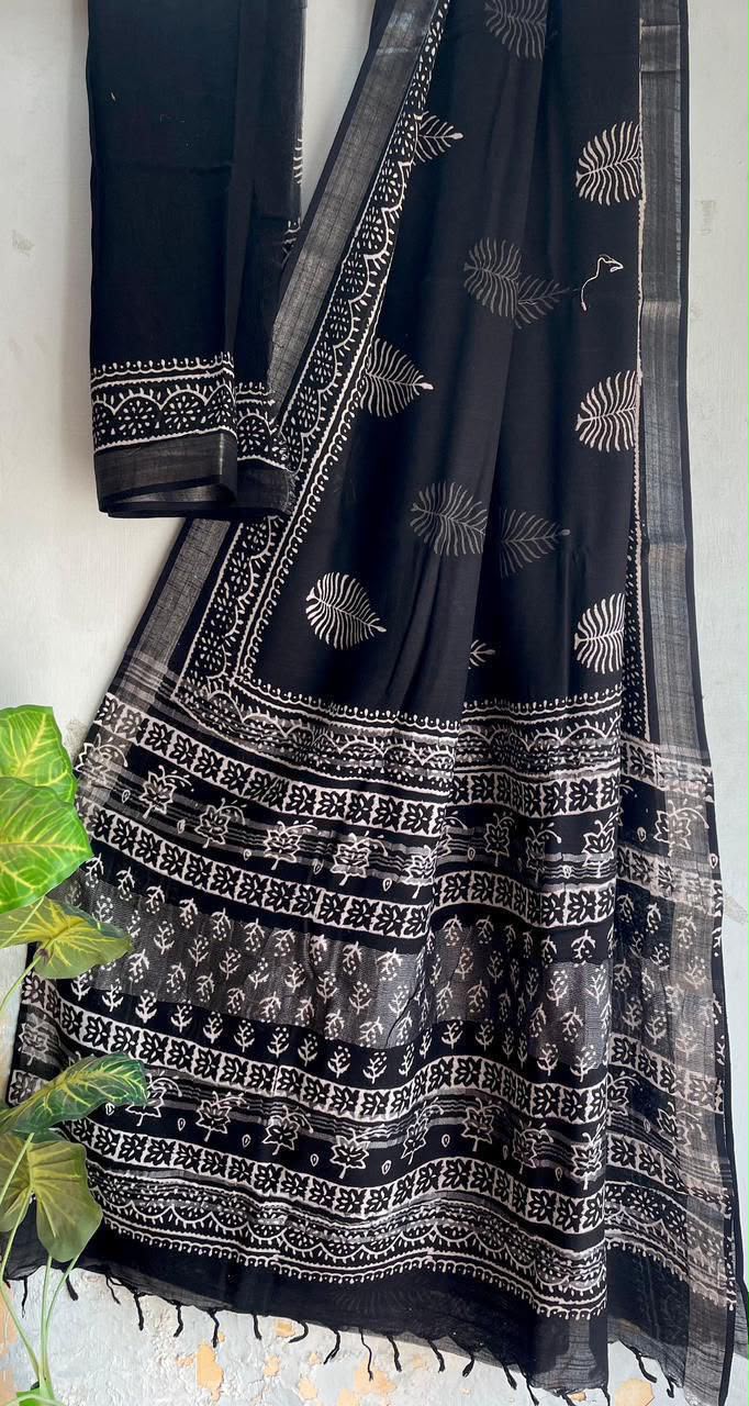 👌🏻Linen collection 👌🏻
.... *Hand* block printed linen saree with blouse.....
Size 6.5 with blouse
Natural dye n colour
Pure hand ( without screen print )