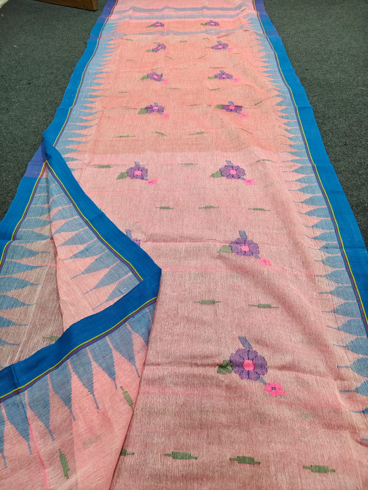 Authentic handloom
monipuri cotton saree
With bp