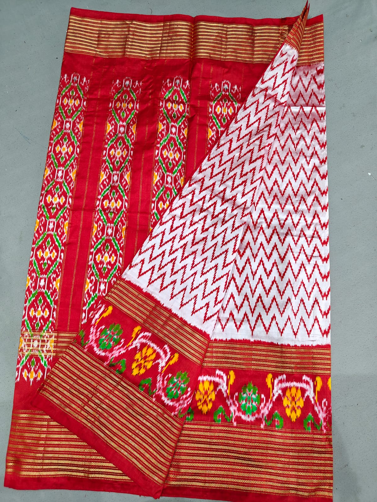 Latest and Exclusive
*IKKAT SILK SAREES*
👉🏻 *EXCLUSIVE SPL DESIGN SAREES**
Silk mark Certified
Double weaving
*Spl KADDI PET BORDER SAREES*